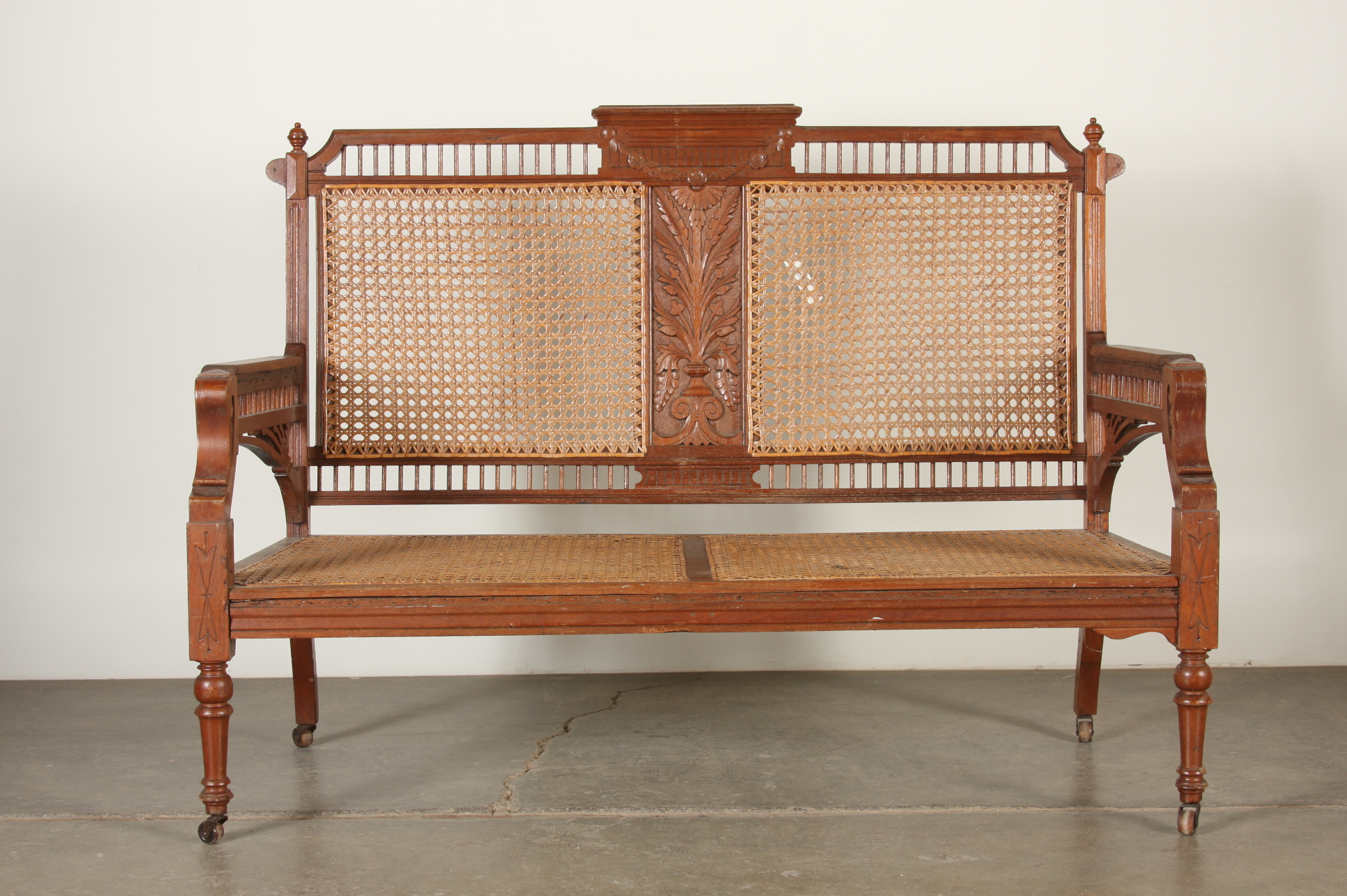 Victorian Eastlake Style Settee | EBTH