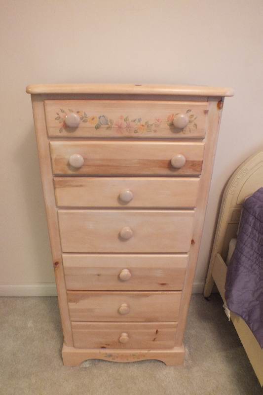 A Vaughan Of Virginia Country Style Pine Lingerie Jewelry Chest