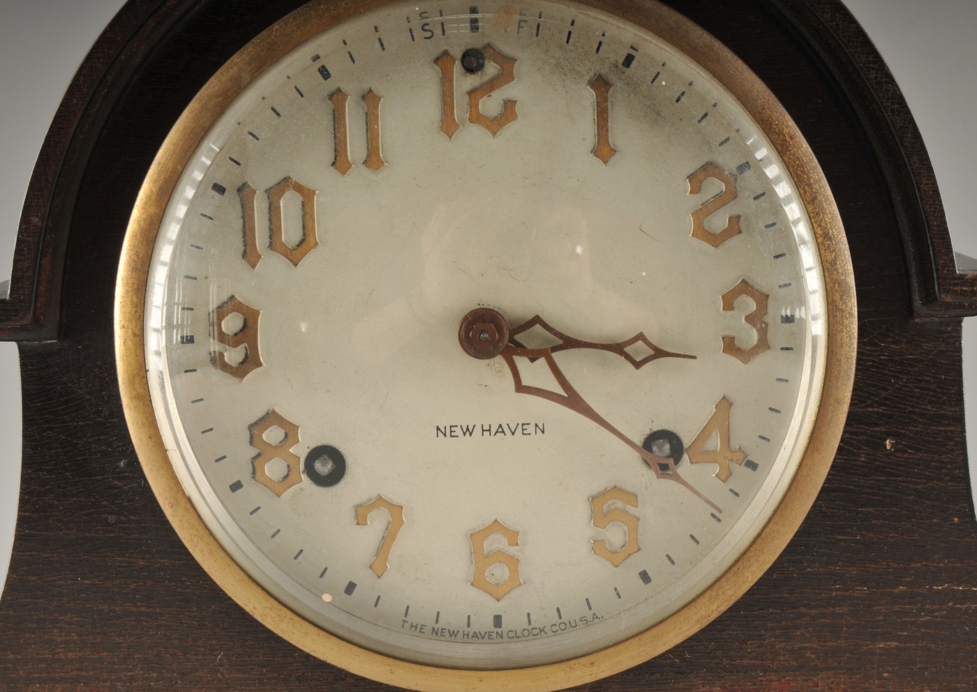 Antique Mahogany New Haven Clock Co. Mantel Clock EBTH