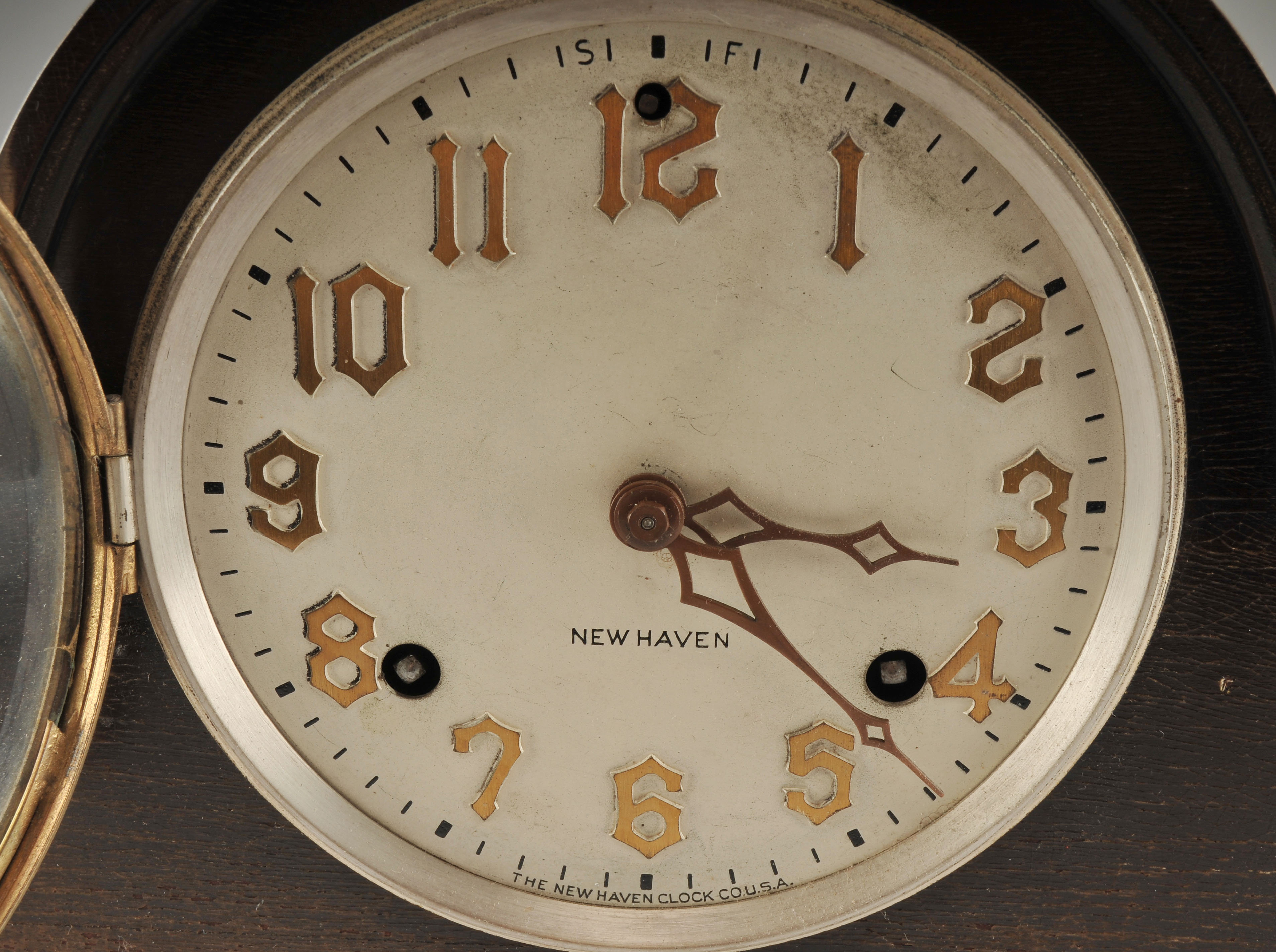 Antique Mahogany New Haven Clock Co. Mantel Clock EBTH