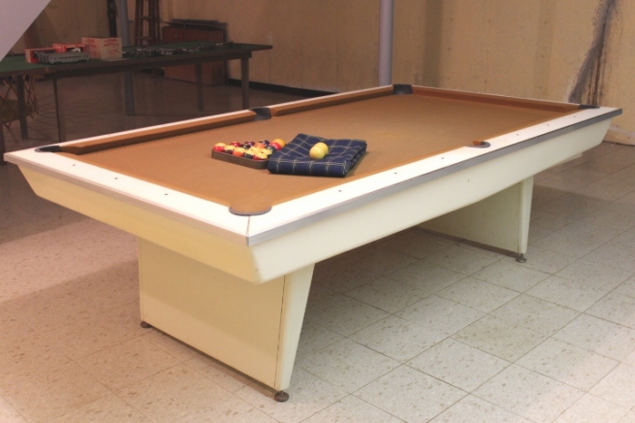 Mid Century Brunswick Celebrity Billiard Table | EBTH