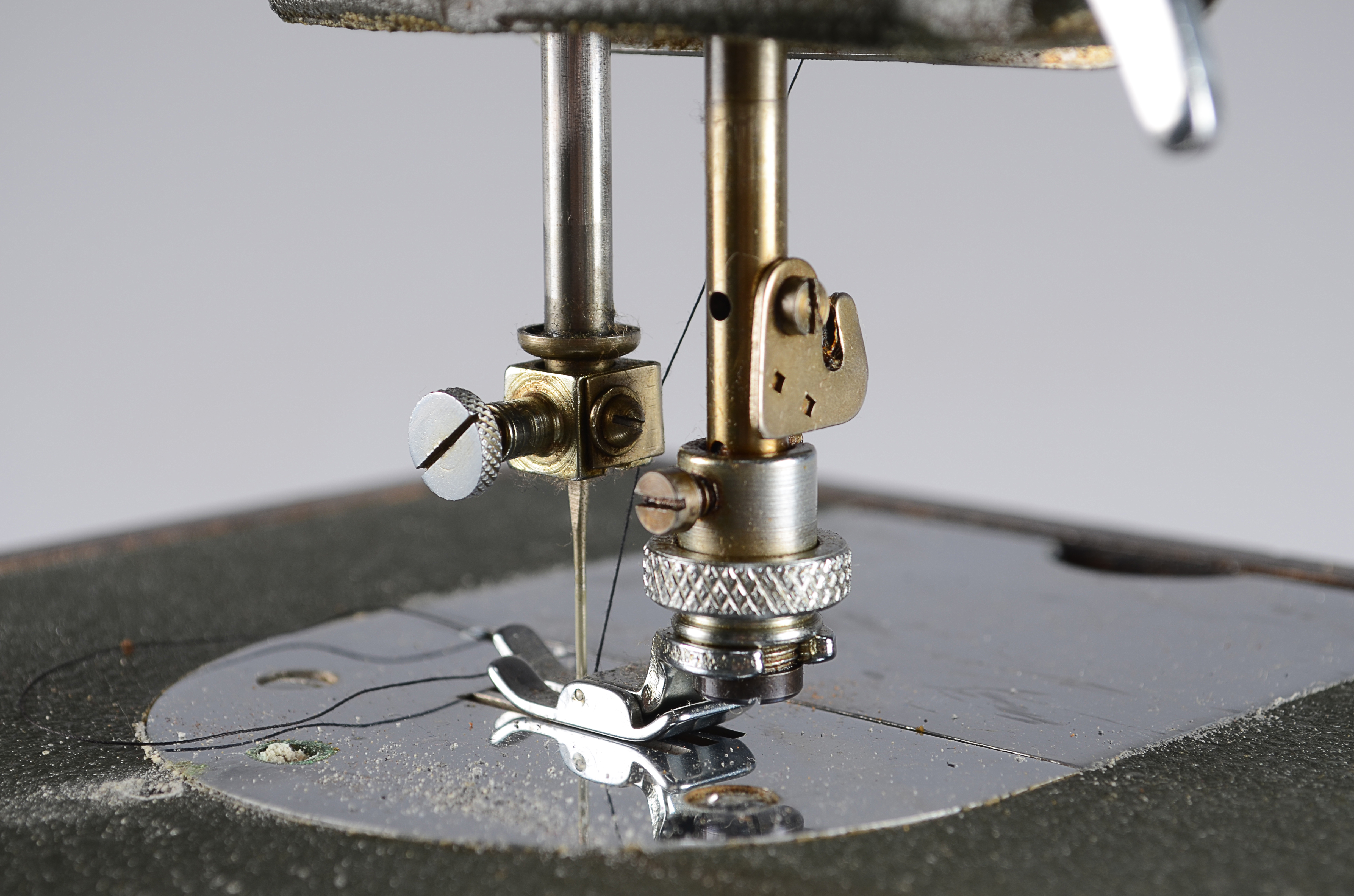 Vintage White rotary electric sewing machine, series 77 EBTH