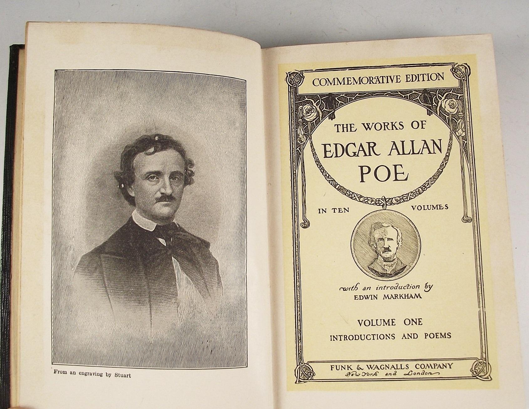 Edgar Allen Poe: The Gothic Works Of Edgar Allan Poe