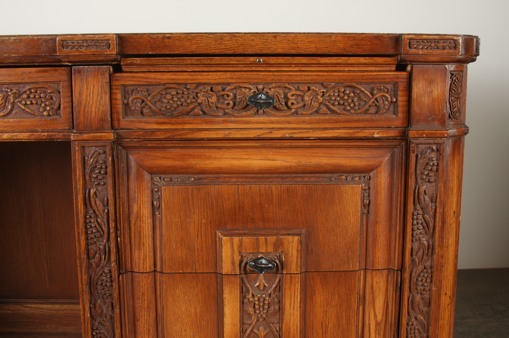 Romweber Viking Oak Executive Desk EBTH