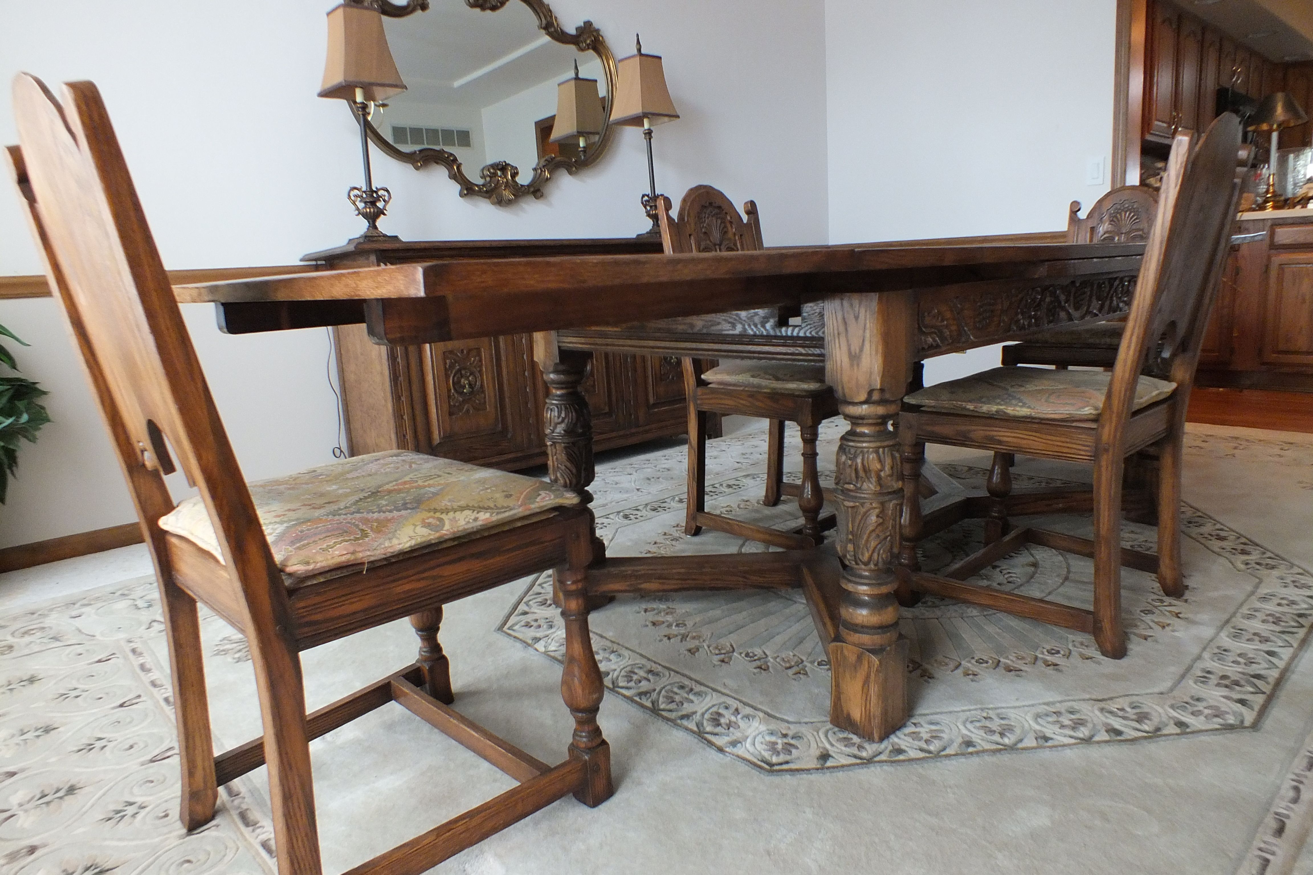 Jamestown Lounge Feudal Oak Dining set EBTH