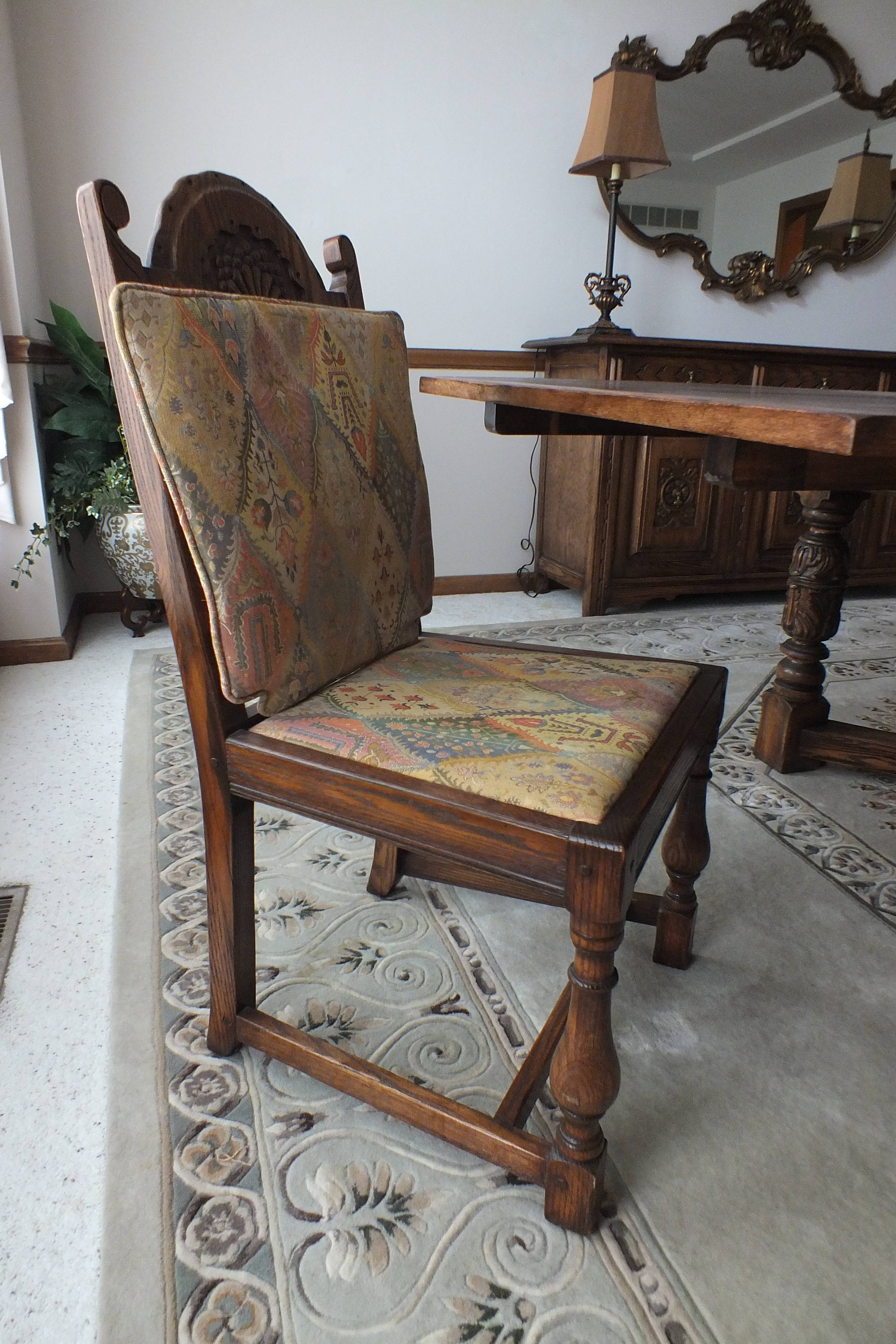 Jamestown Lounge Feudal Oak Dining set EBTH