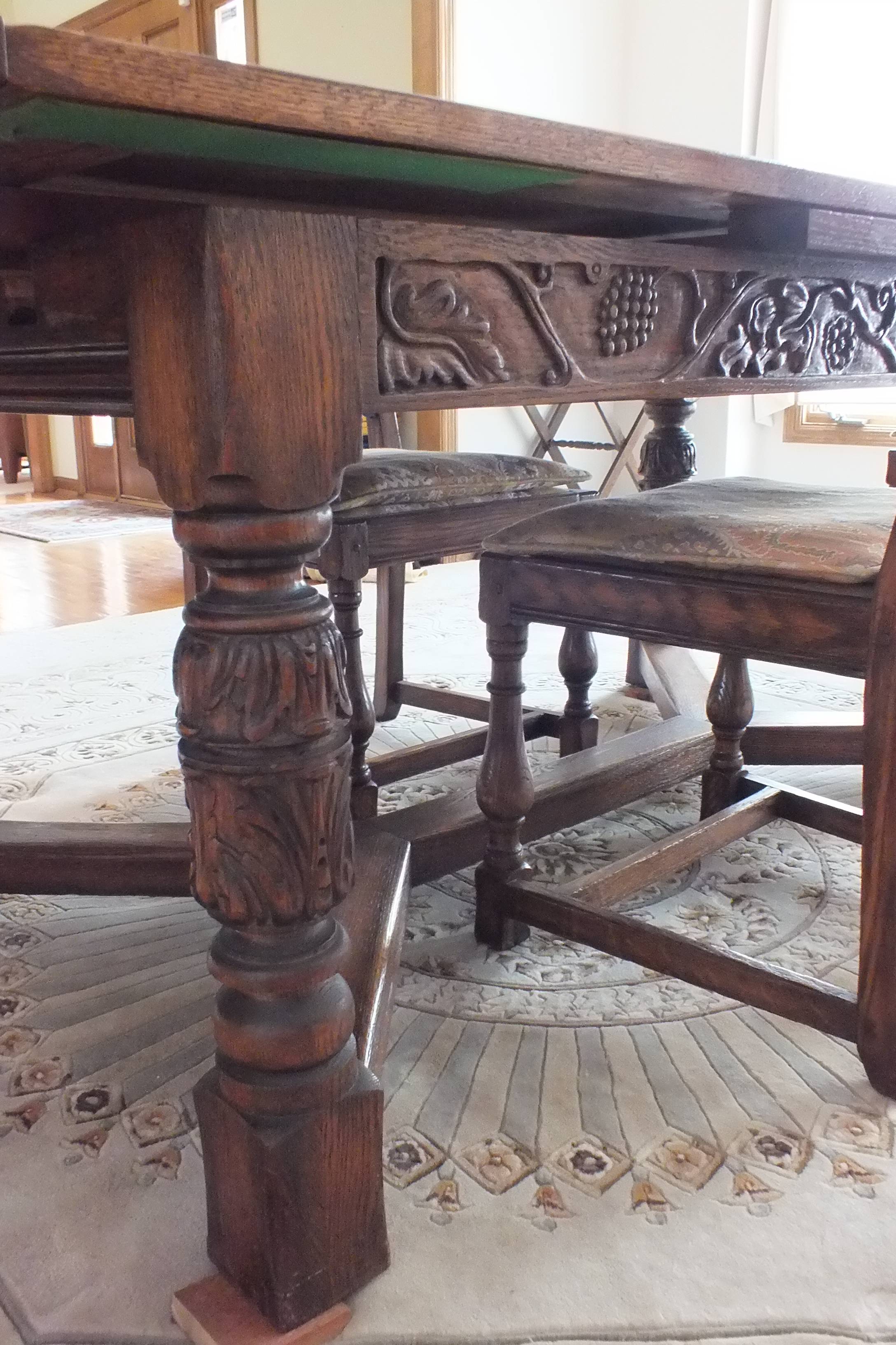 Jamestown Lounge Feudal Oak Dining set EBTH