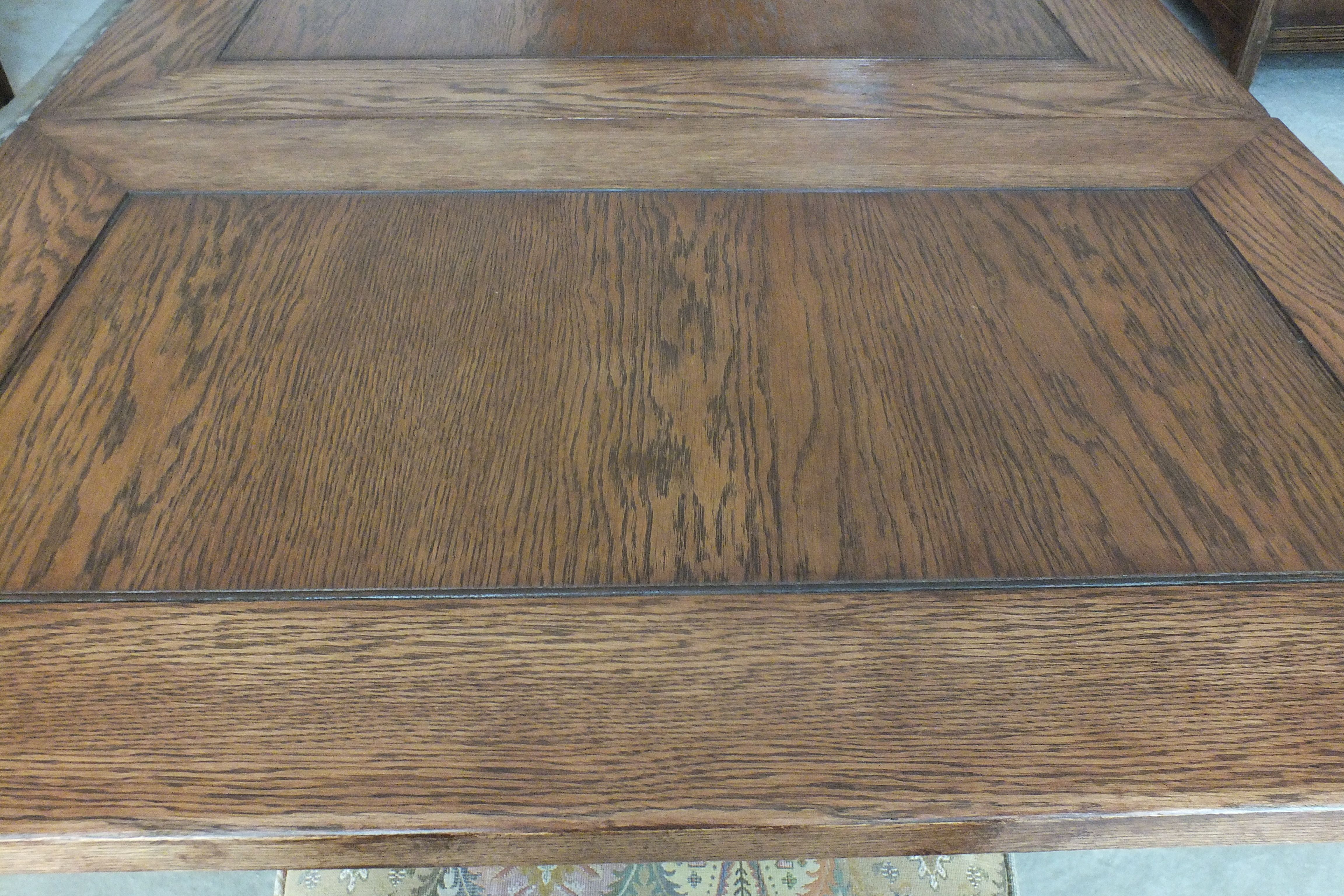 Jamestown Lounge Feudal Oak Dining set EBTH