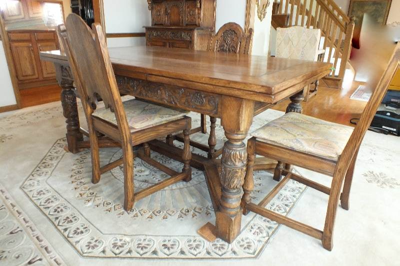 Jamestown Lounge Feudal Oak Dining set EBTH