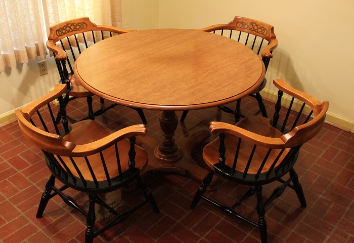 Hitchcock Maple Chairs & Round Dining Table : EBTH