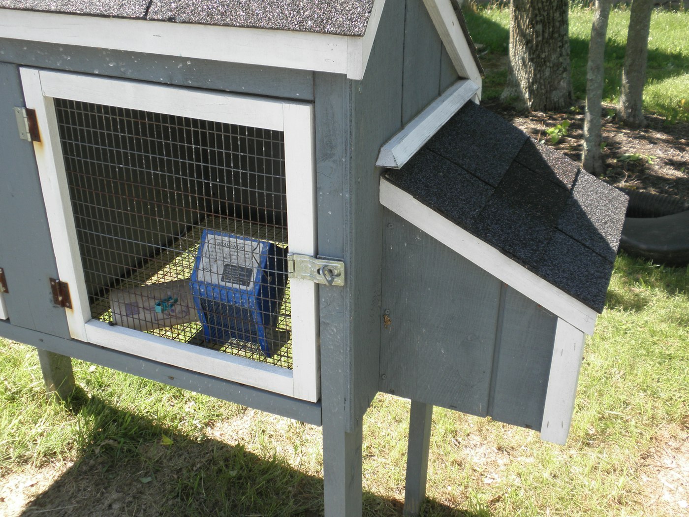 Amish Built Rabbit Hutch : EBTH