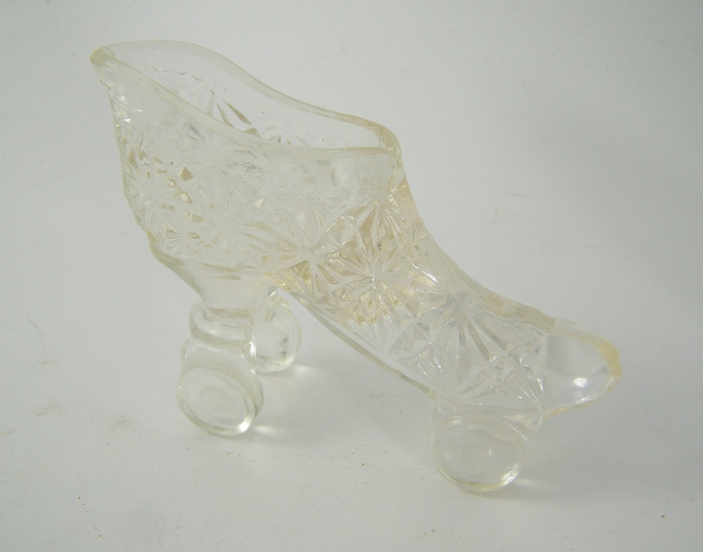 Fenton Glass Slippers and Roller Skates, 1940's EBTH