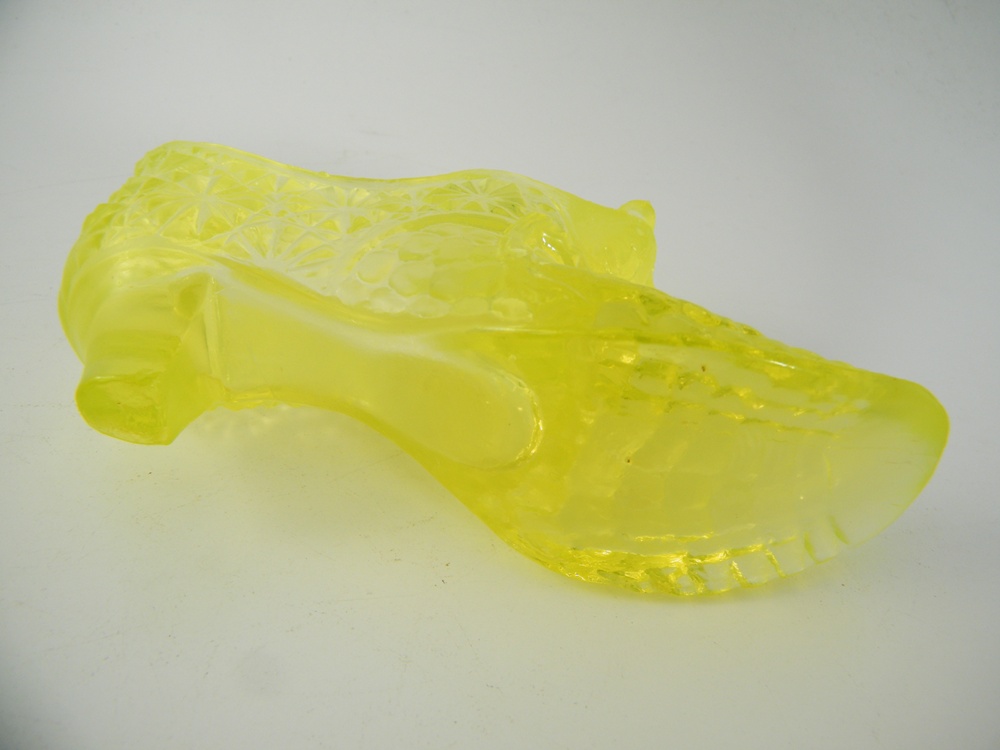 Fenton Glass Slippers and Roller Skates, 1940's EBTH