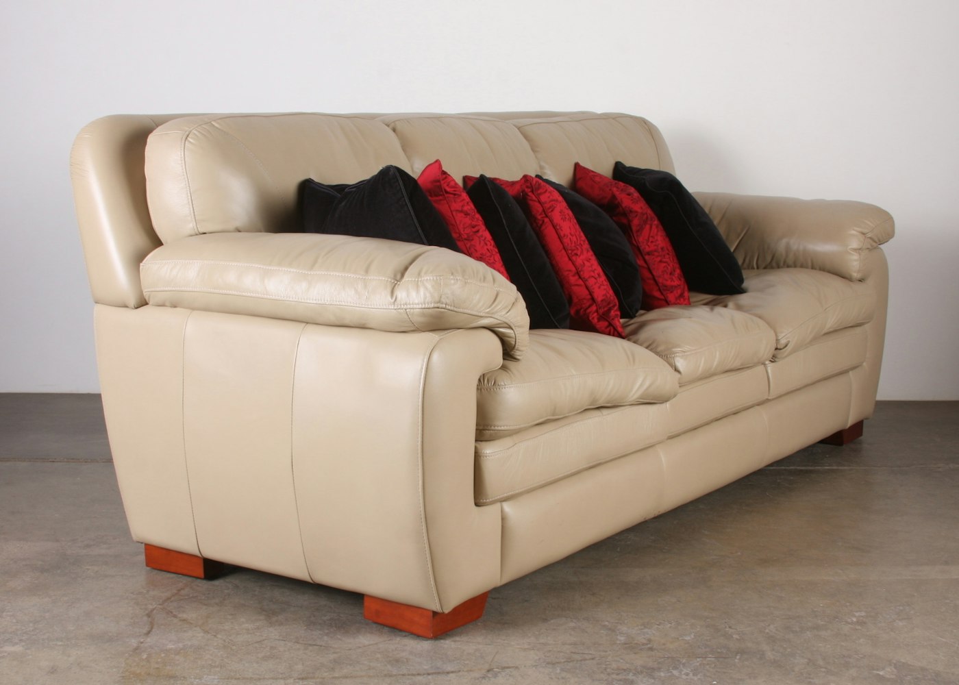 superb creations 7454 leather sofa