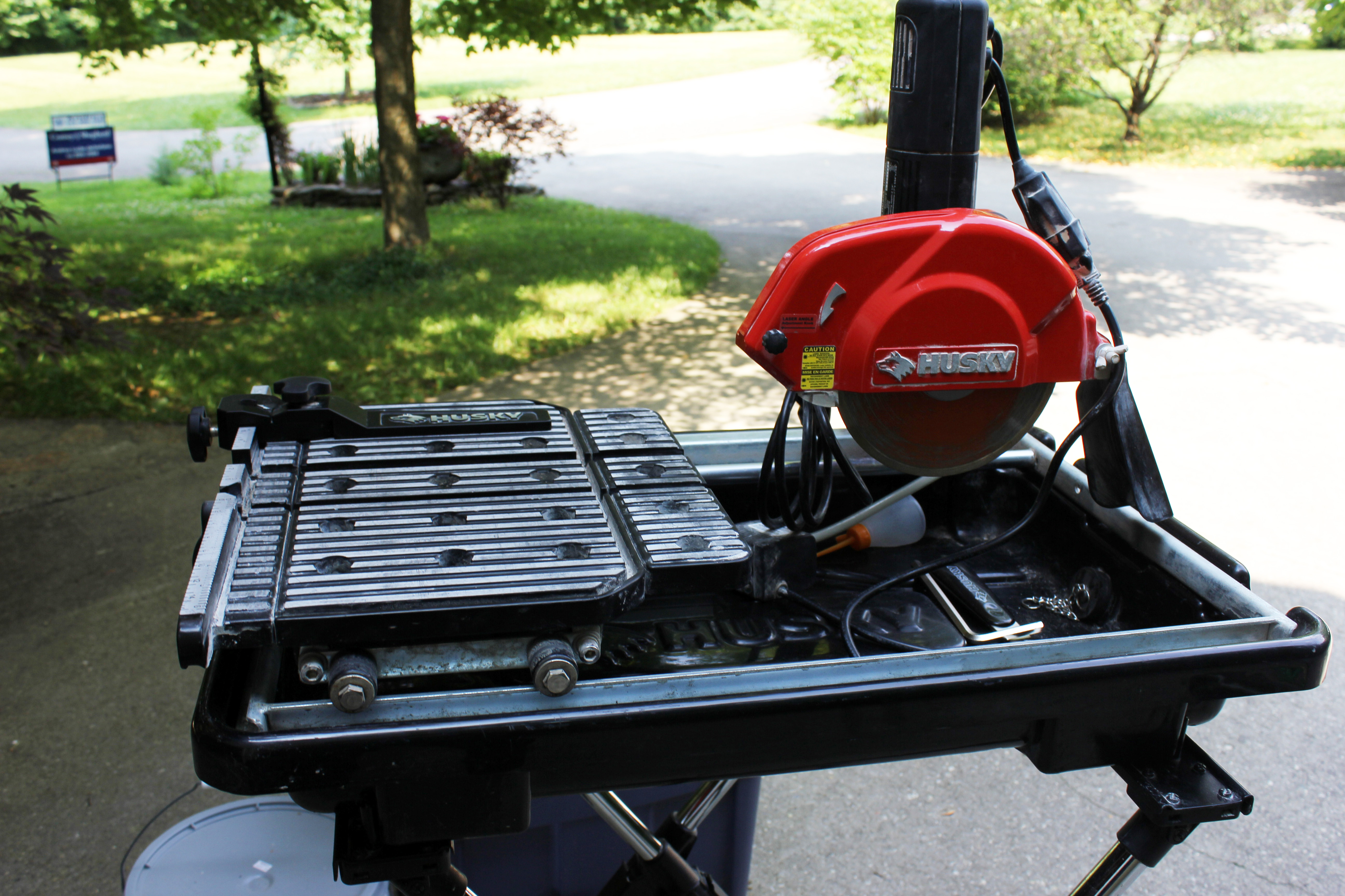 Husky Tile Stone Wet Laser Saw with Stand and Extras EBTH