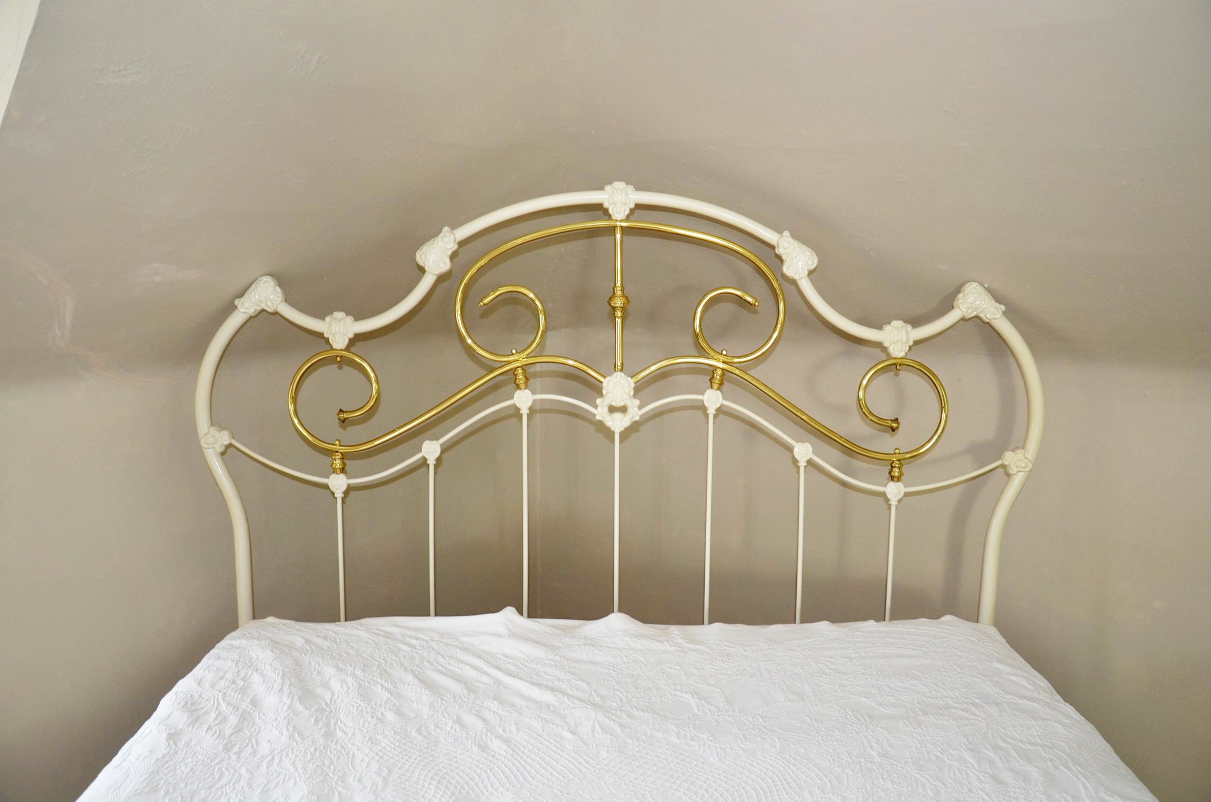 Vintage style queen size bed. EBTH