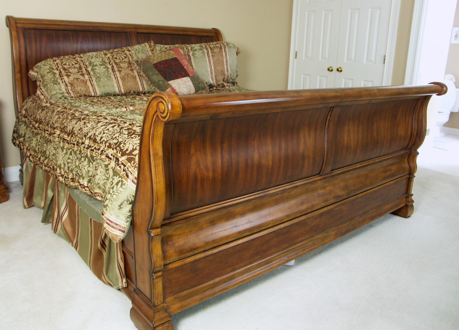 Ethan Allen King Sleigh Bed EBTH