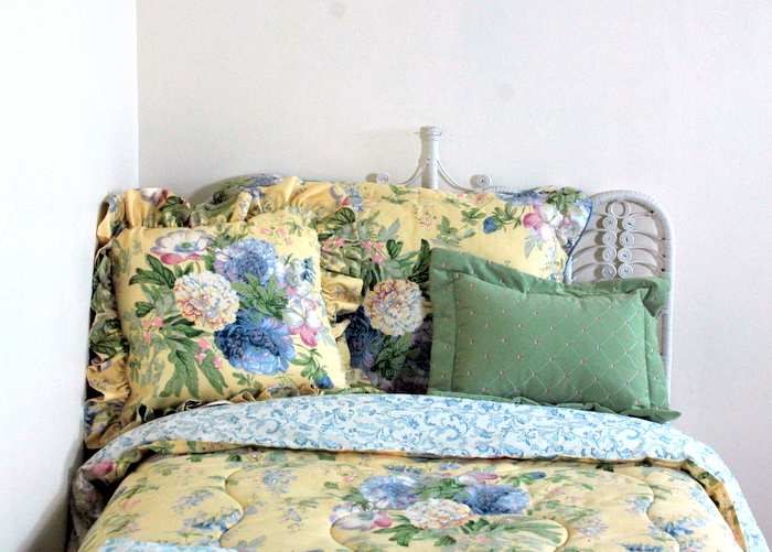 Twin Yellow and Blue Floral Bedding Set EBTH