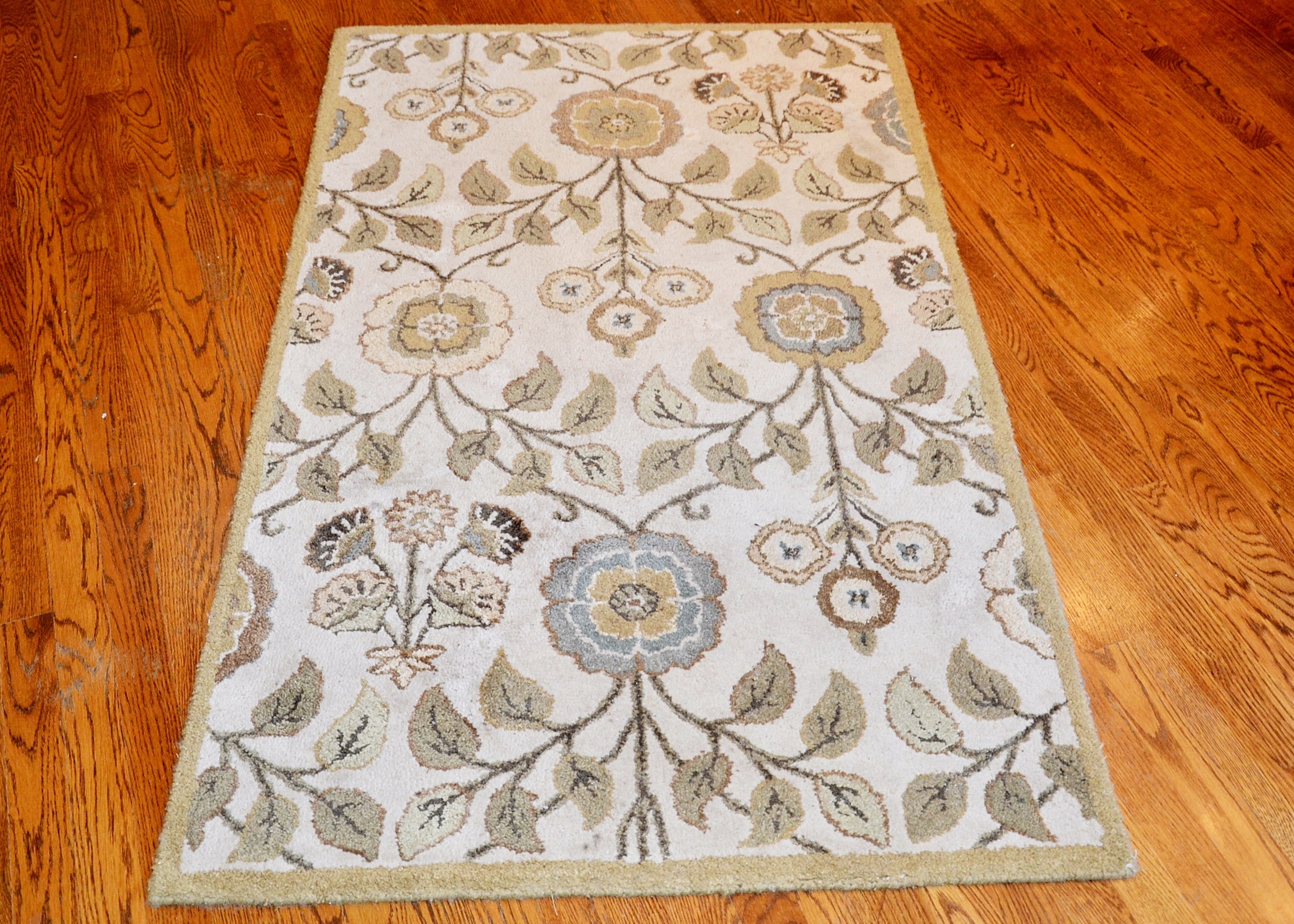 Pottery Barn Leaf Floral rug. EBTH
