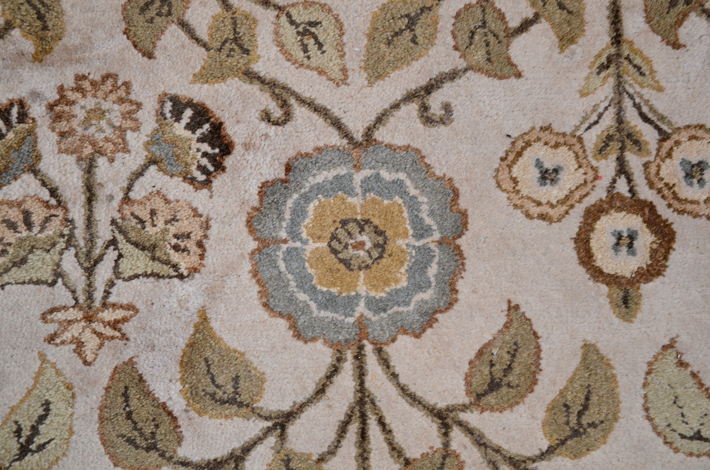 Pottery Barn Leaf Floral Rug EBTH   DSC 7181.JPG