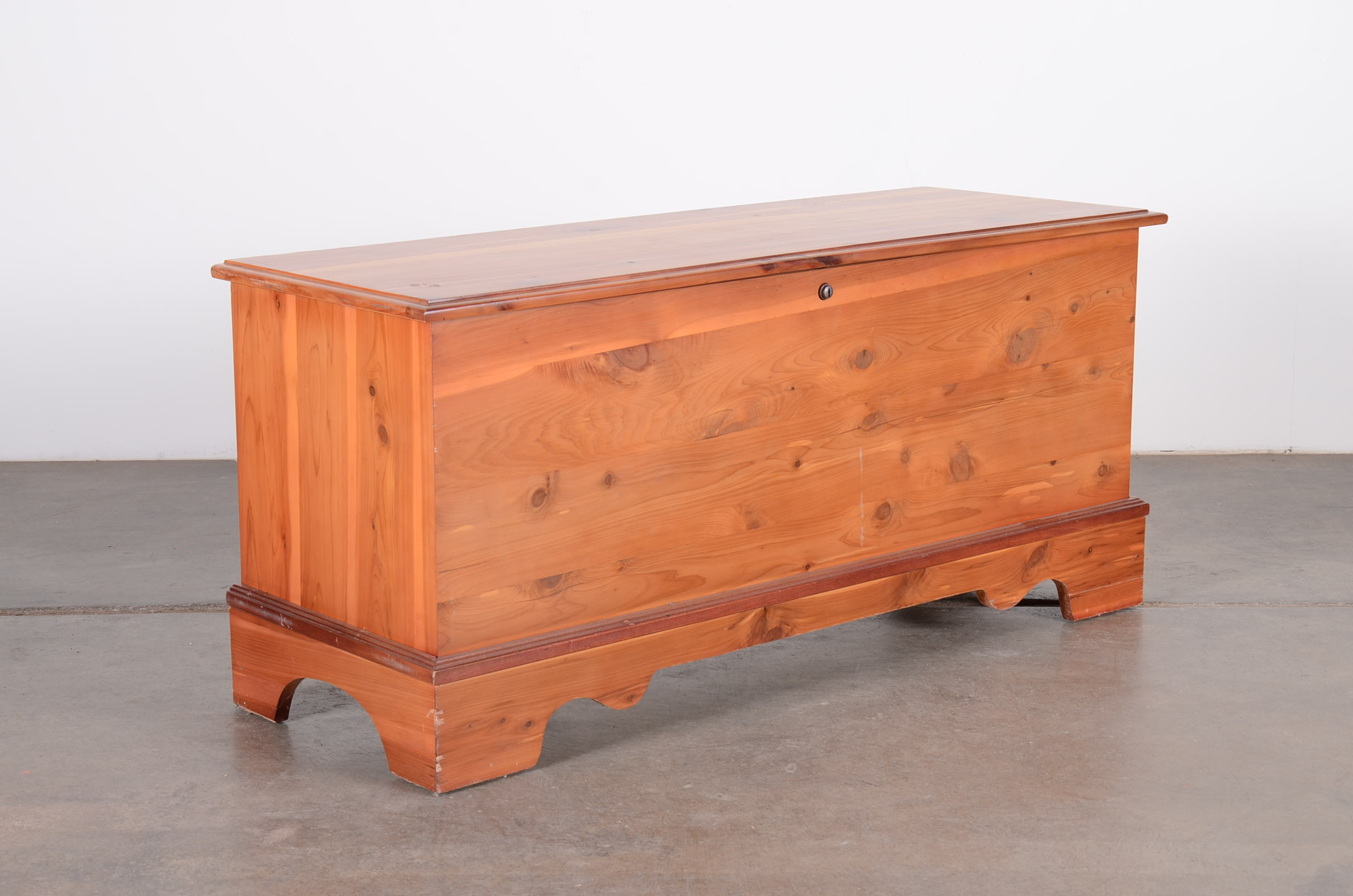 Lane Cedar Chest EBTH