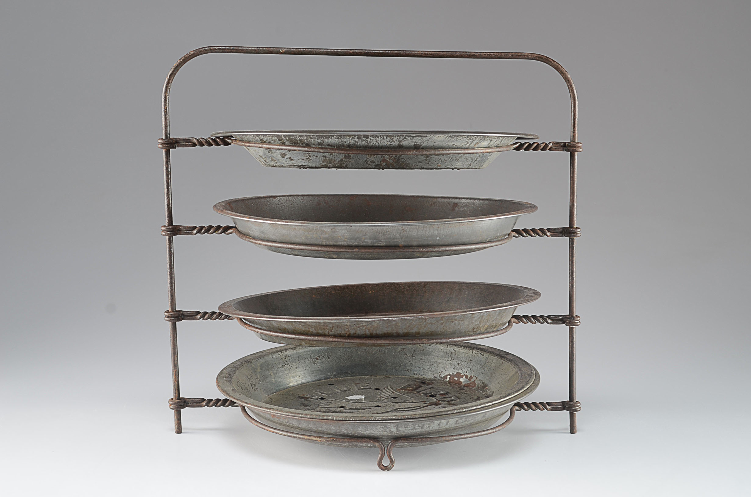 Vintage Blue Bird Pie Plates & Holder EBTH