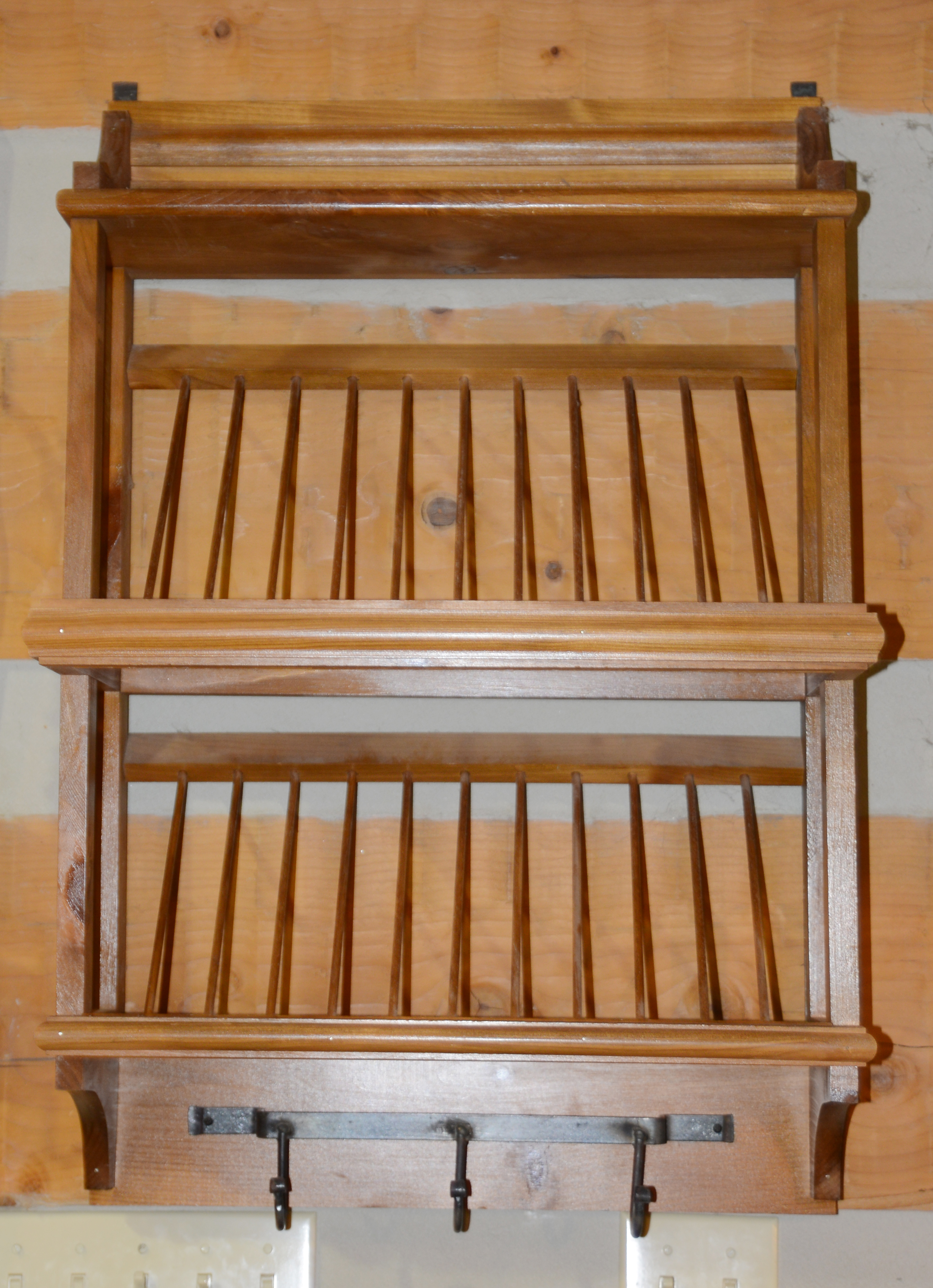 Wooden Wall Plate Rack with Hooks EBTH