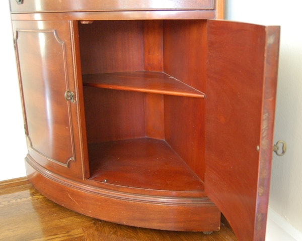 Federal Style Curved Front Corner Cabinet : EBTH