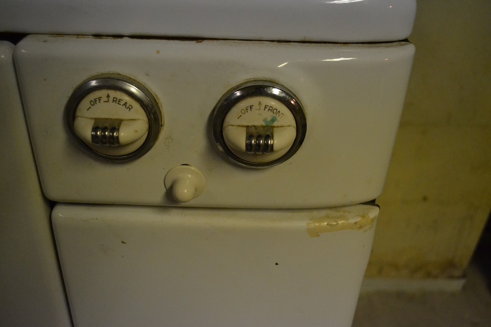Vintage Tappan 1950's Gas Stove With Original Receipt & Manual EBTH