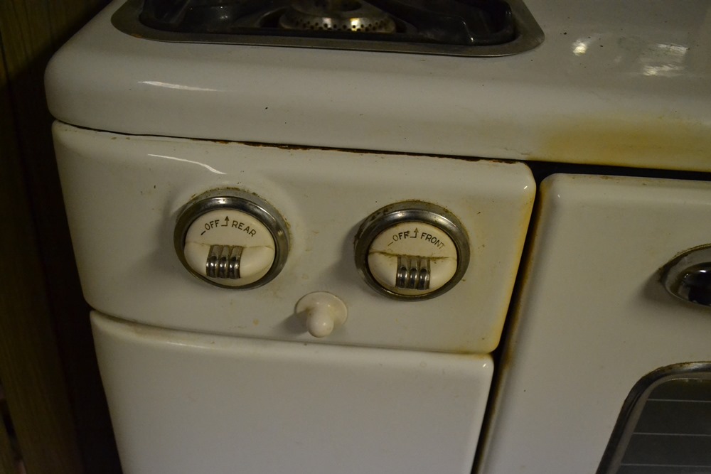 Vintage Tappan 1950's Gas Stove With Original Receipt & Manual EBTH