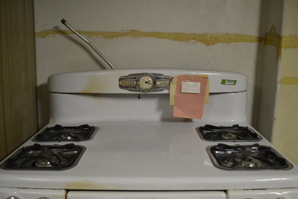 Vintage Tappan 1950's Gas Stove With Original Receipt & Manual EBTH