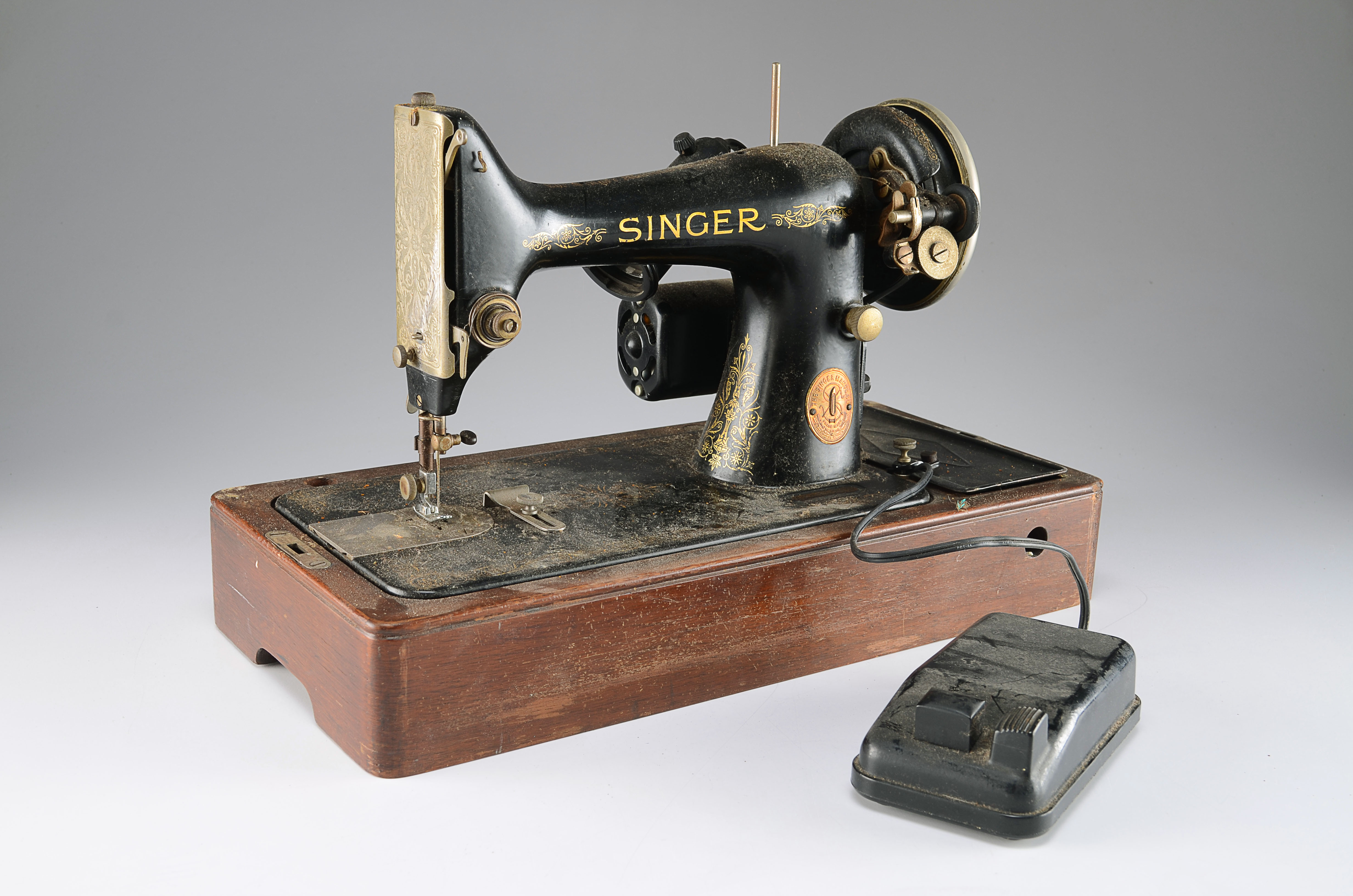 Vintage Portable Singer Sewing Machine EBTH