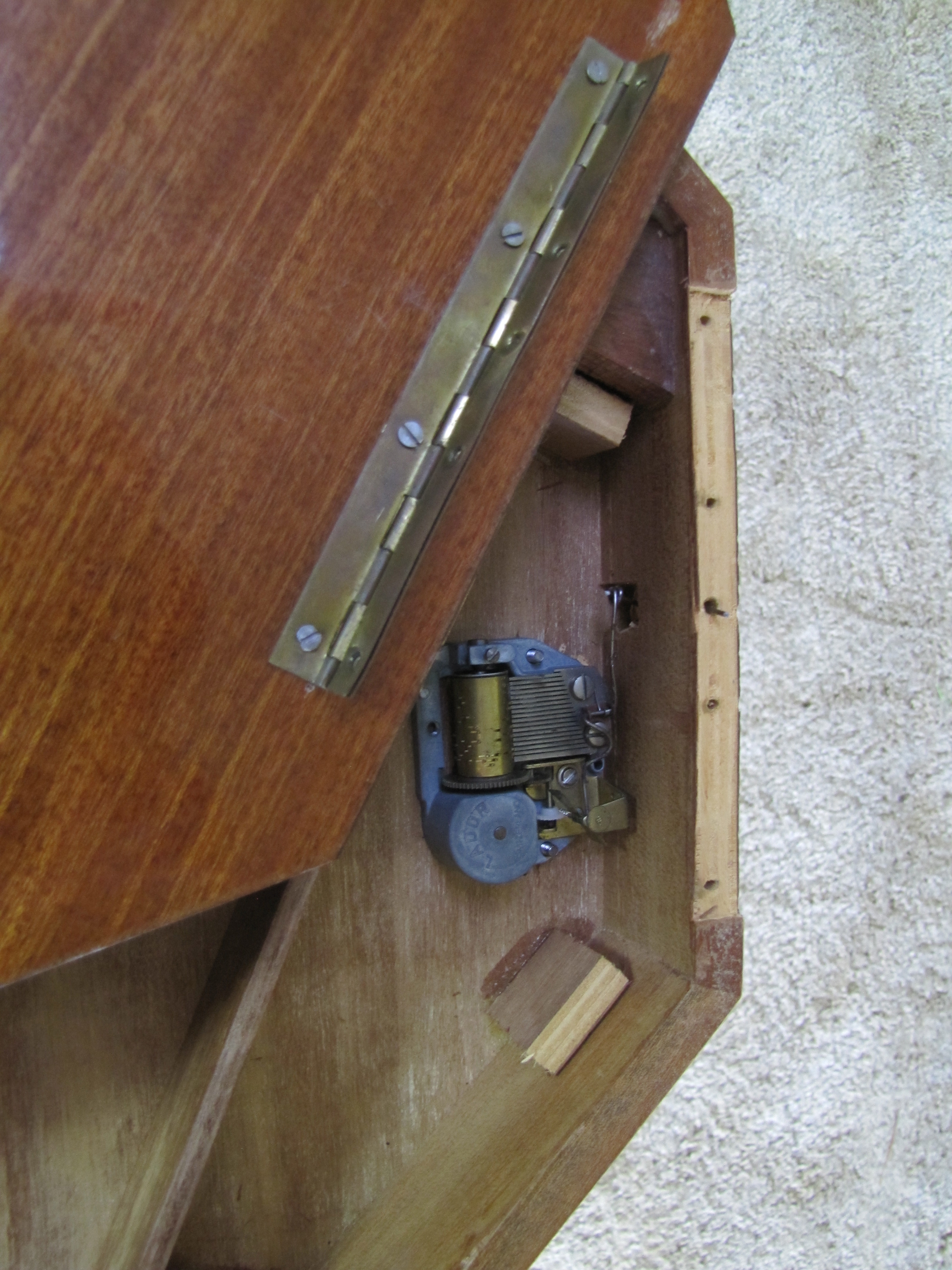 Vintage Lador Switzerland Music Box Side Table EBTH