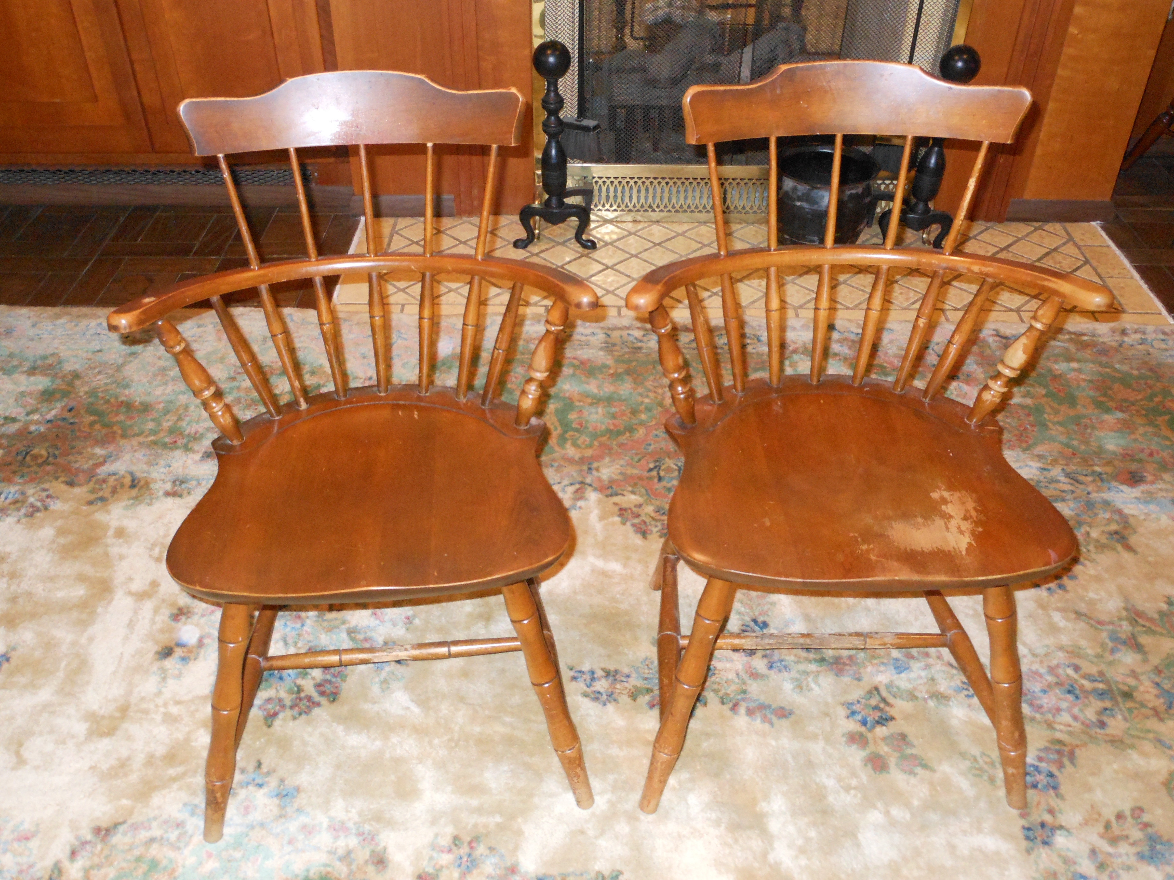Thomasville Dining Room Table and 6 Windsor Chairs EBTH