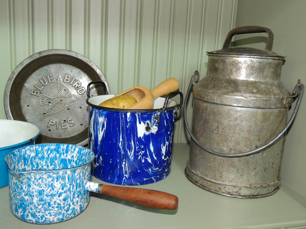 Vintage Enamelware, Graniteware, Lunch Pail, Roaster and More EBTH