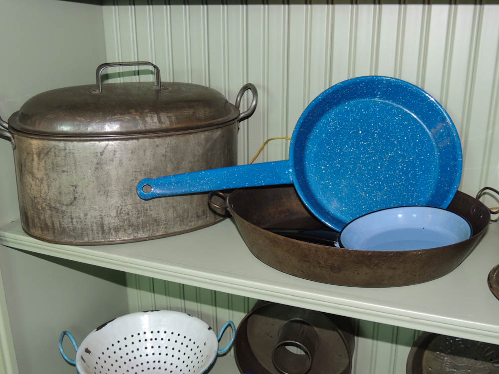 Vintage Enamelware, Graniteware, Lunch Pail, Roaster and More EBTH