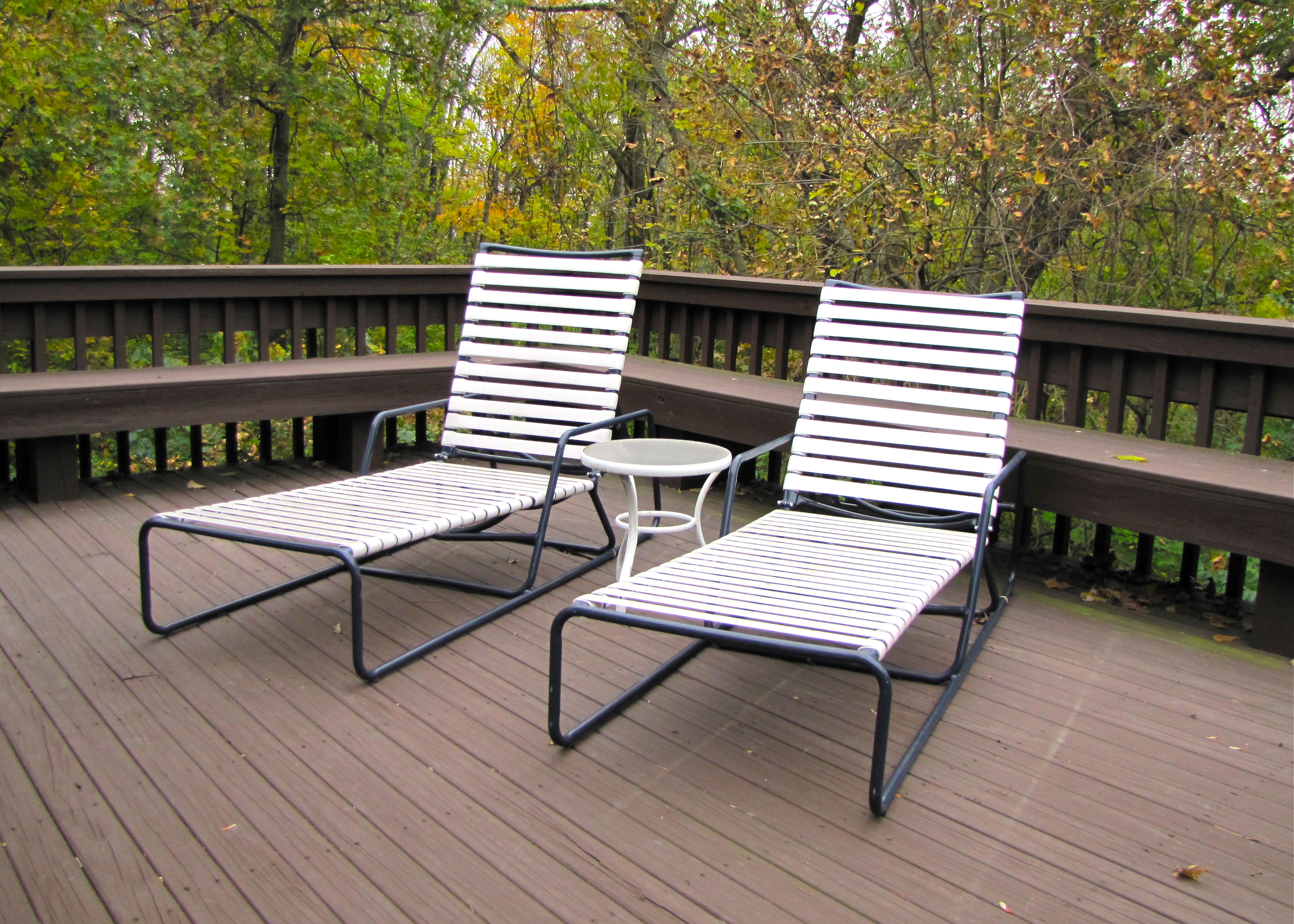 Vintage Brown Jordan Chaise Lounges And Side Table Ebth