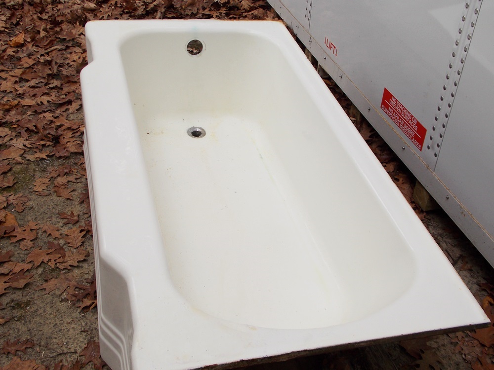 Vintage 1950 Cast Iron and Enamel Bathtub EBTH
