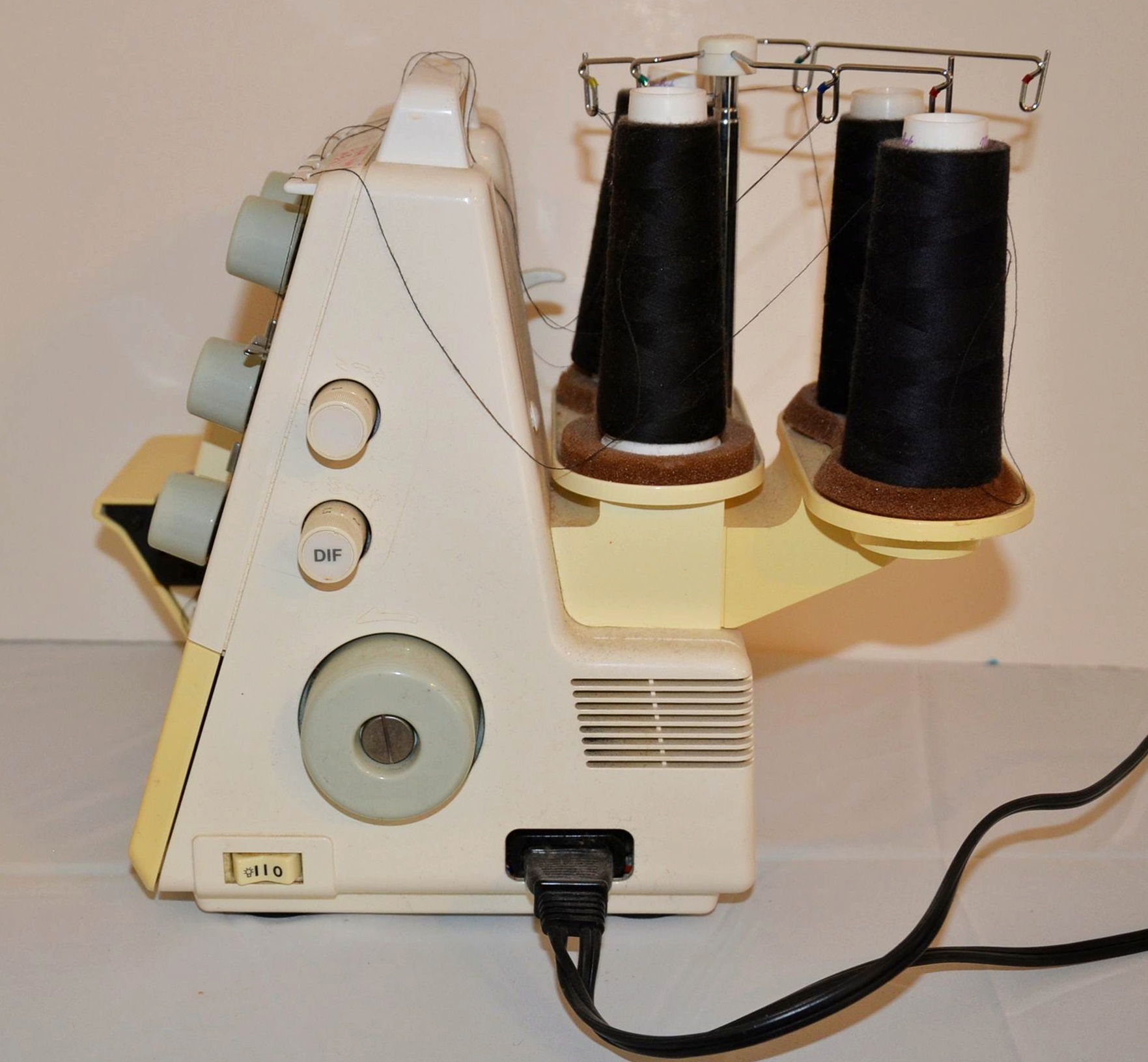 Bernina Funlock 004D Serger Machine EBTH