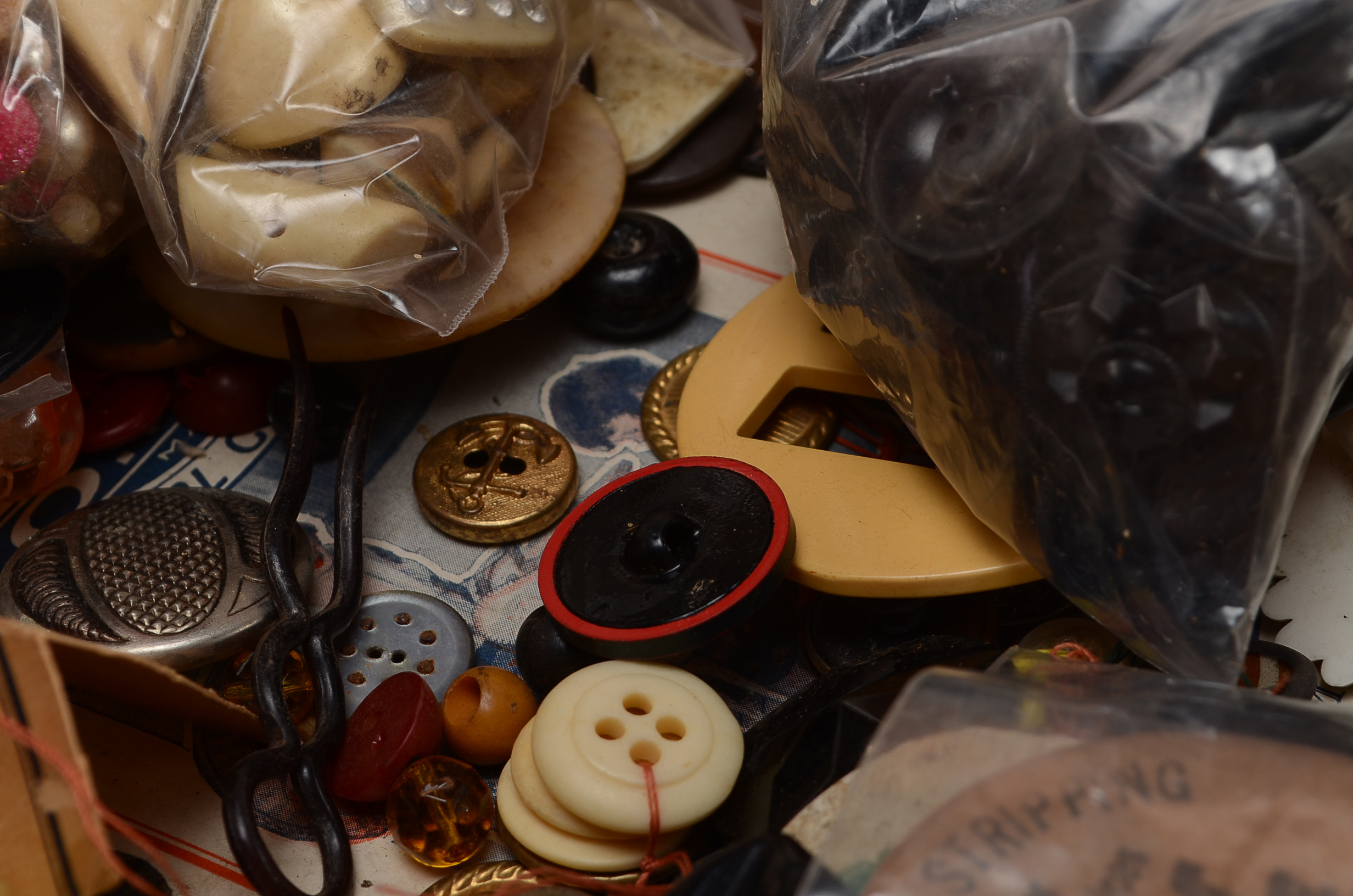 Sewing Notions / Buttons EBTH