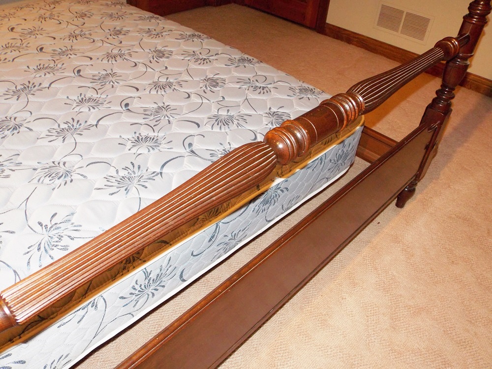 A Lovely Colonial Style Ethan Allen Mahogany Four Poster Queen Size Bed