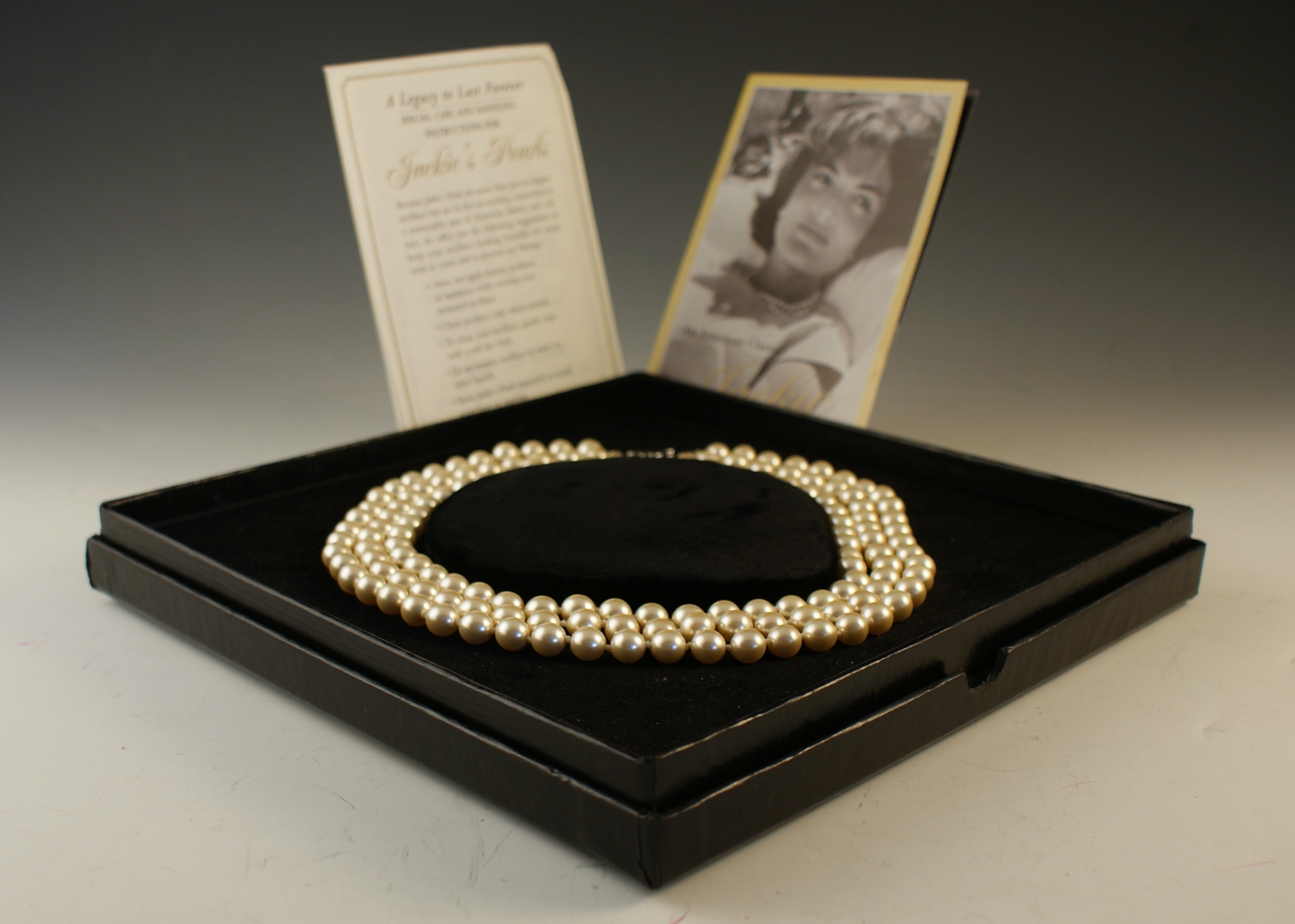 Franklin Mint Jackie classic Pearl necklace & earrings fit 15-16in fashion dolls 