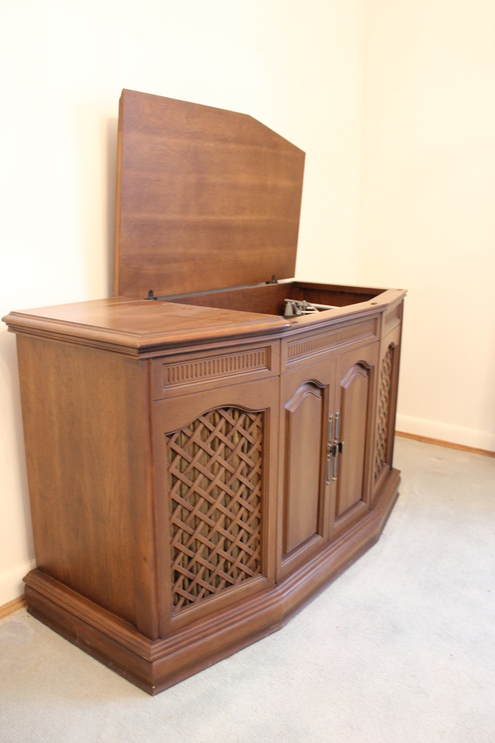 RCA Stereo Console with Record Player and Radio EBTH