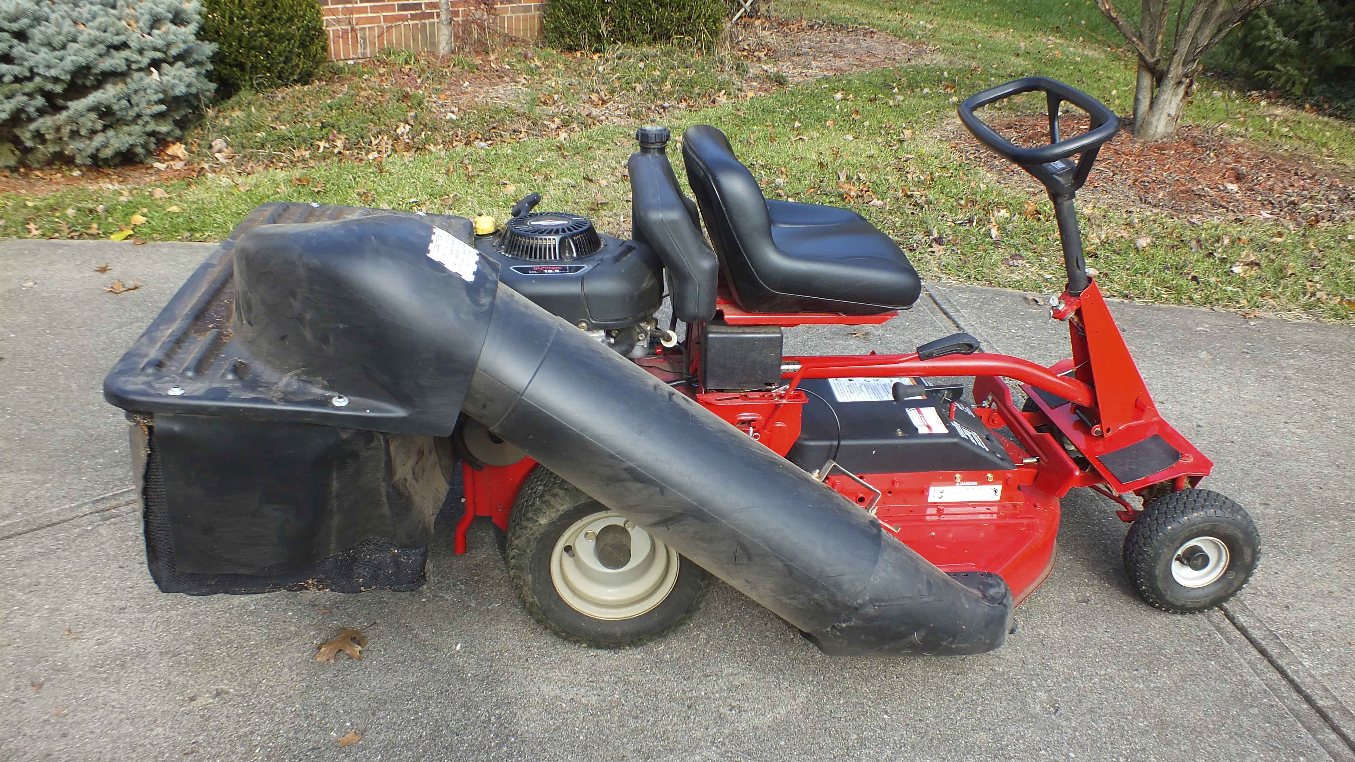 2009 Snapper Riding Mower with Leaf Catcher EBTH