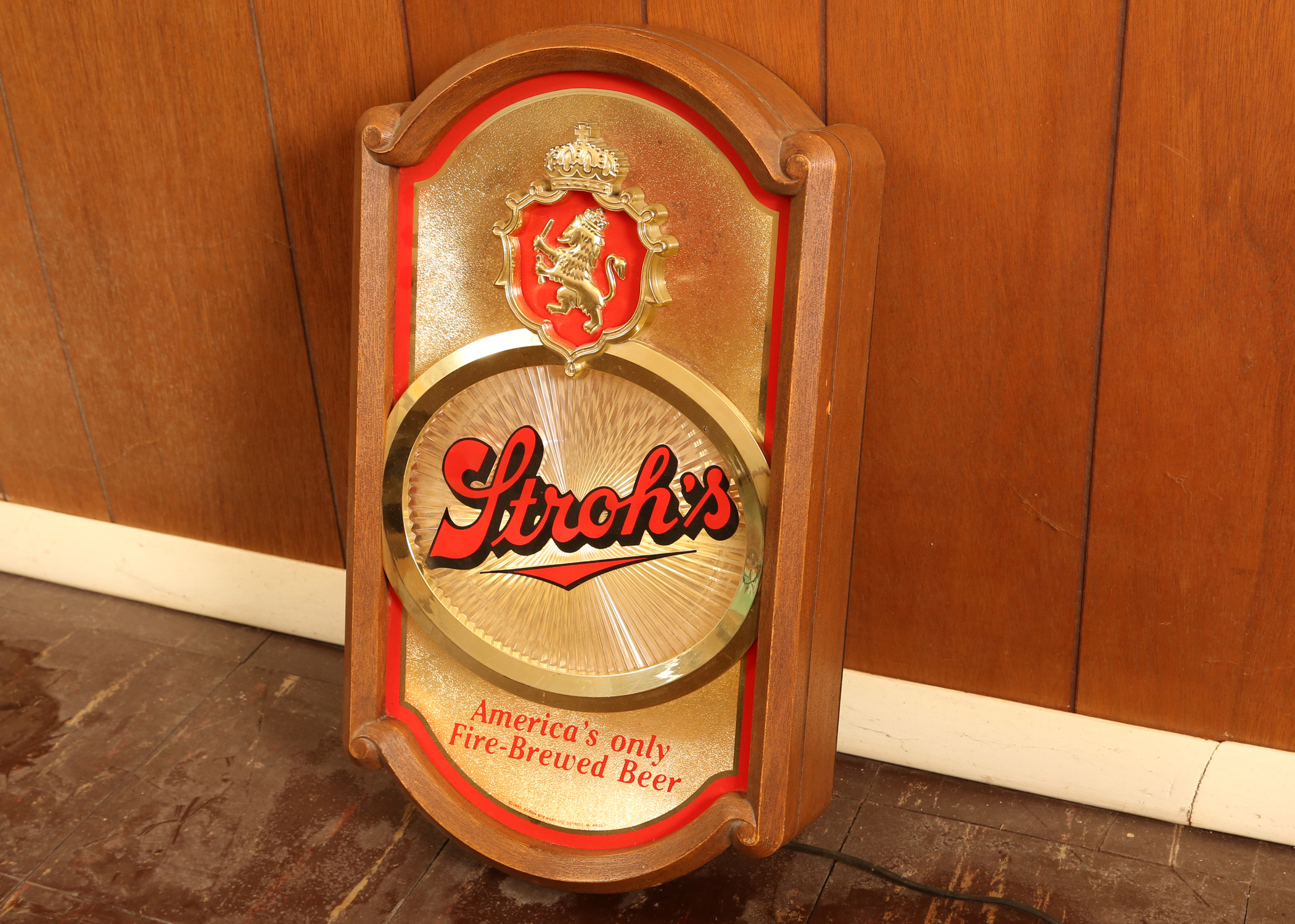 Vintage Lighted Stroh's Beer Sign EBTH