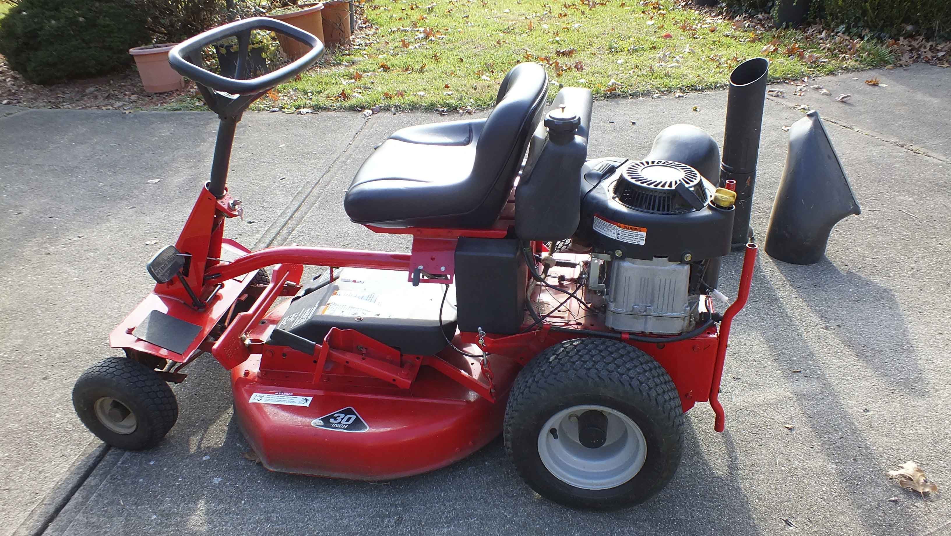 2009 Snapper Riding Mower with Leaf Catcher EBTH