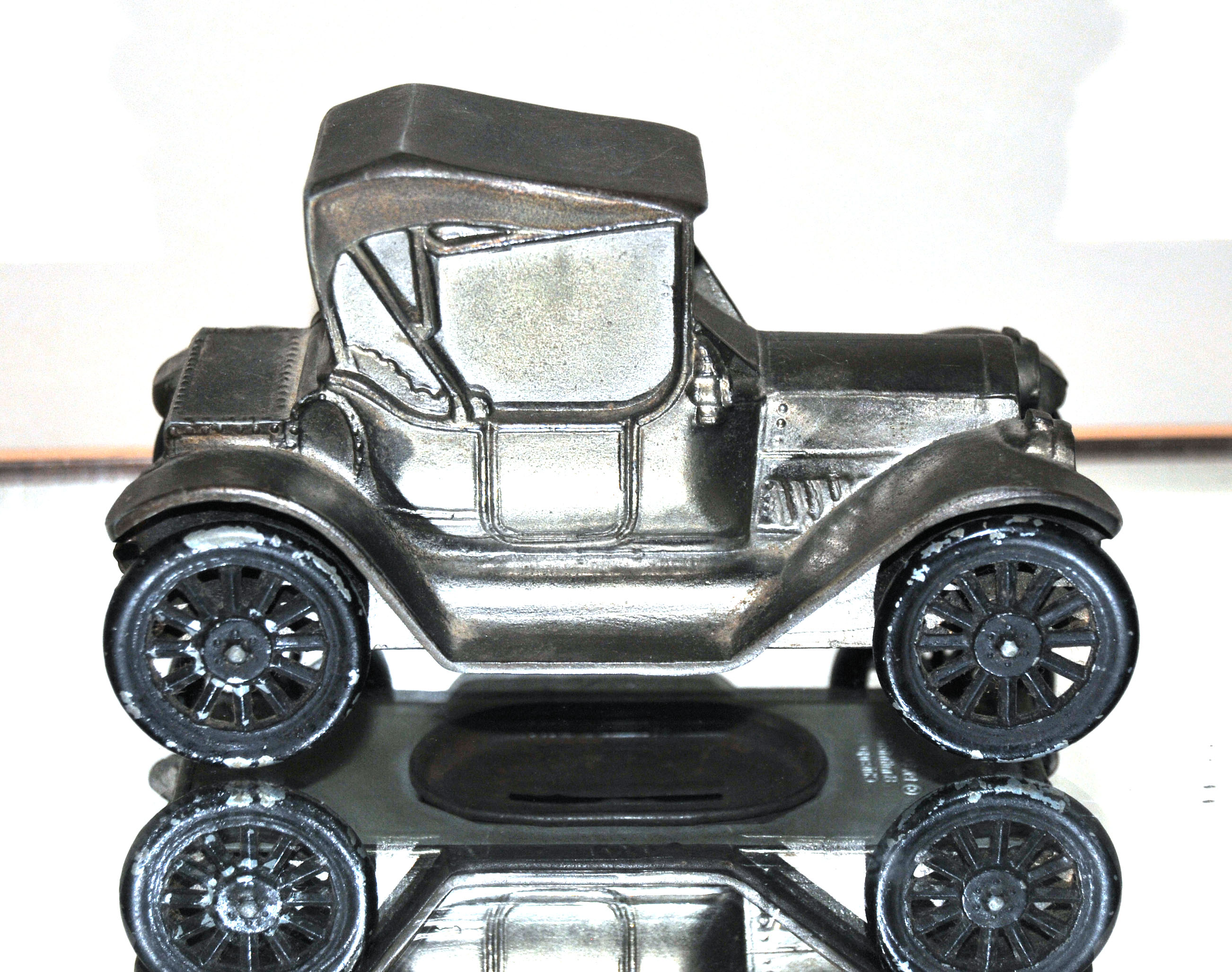 Two Collectible Vintage 1974 Banthrico Chicago Metal Car Banks EBTH