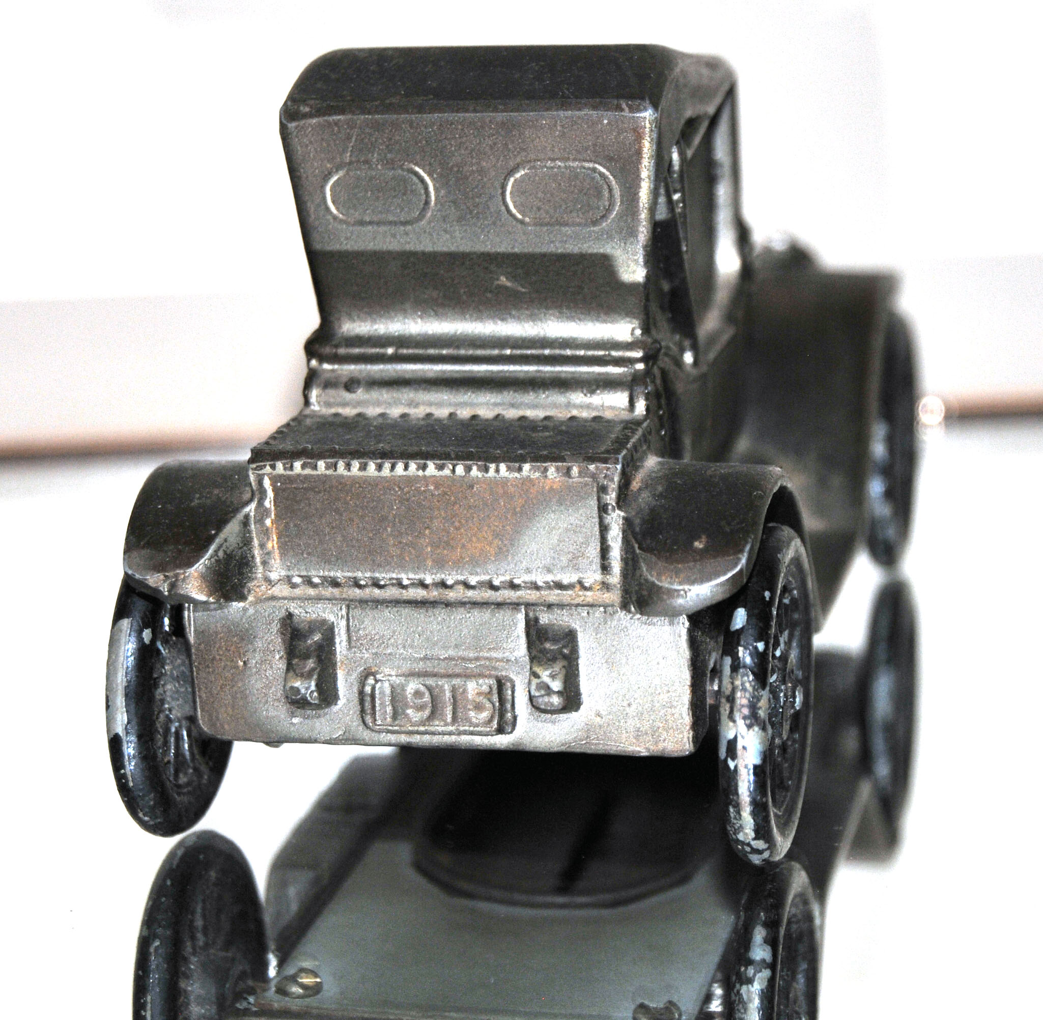 Two Collectible Vintage 1974 Banthrico Chicago Metal Car Banks EBTH