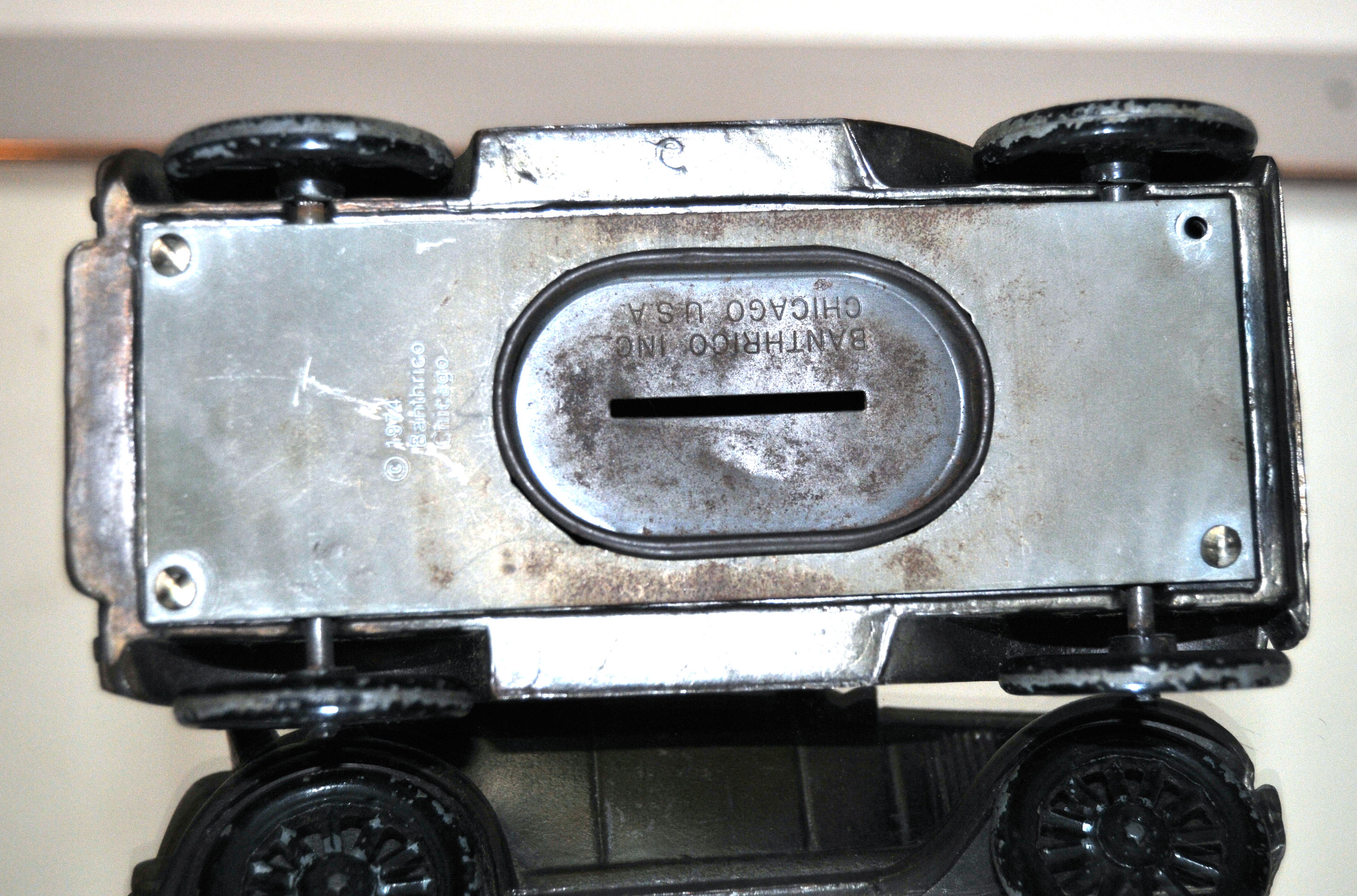 Two Collectible Vintage 1974 Banthrico Chicago Metal Car Banks EBTH