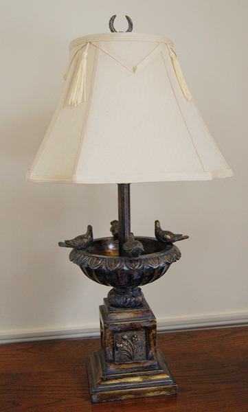 Bird Bath Table Lamp 1 EBTH